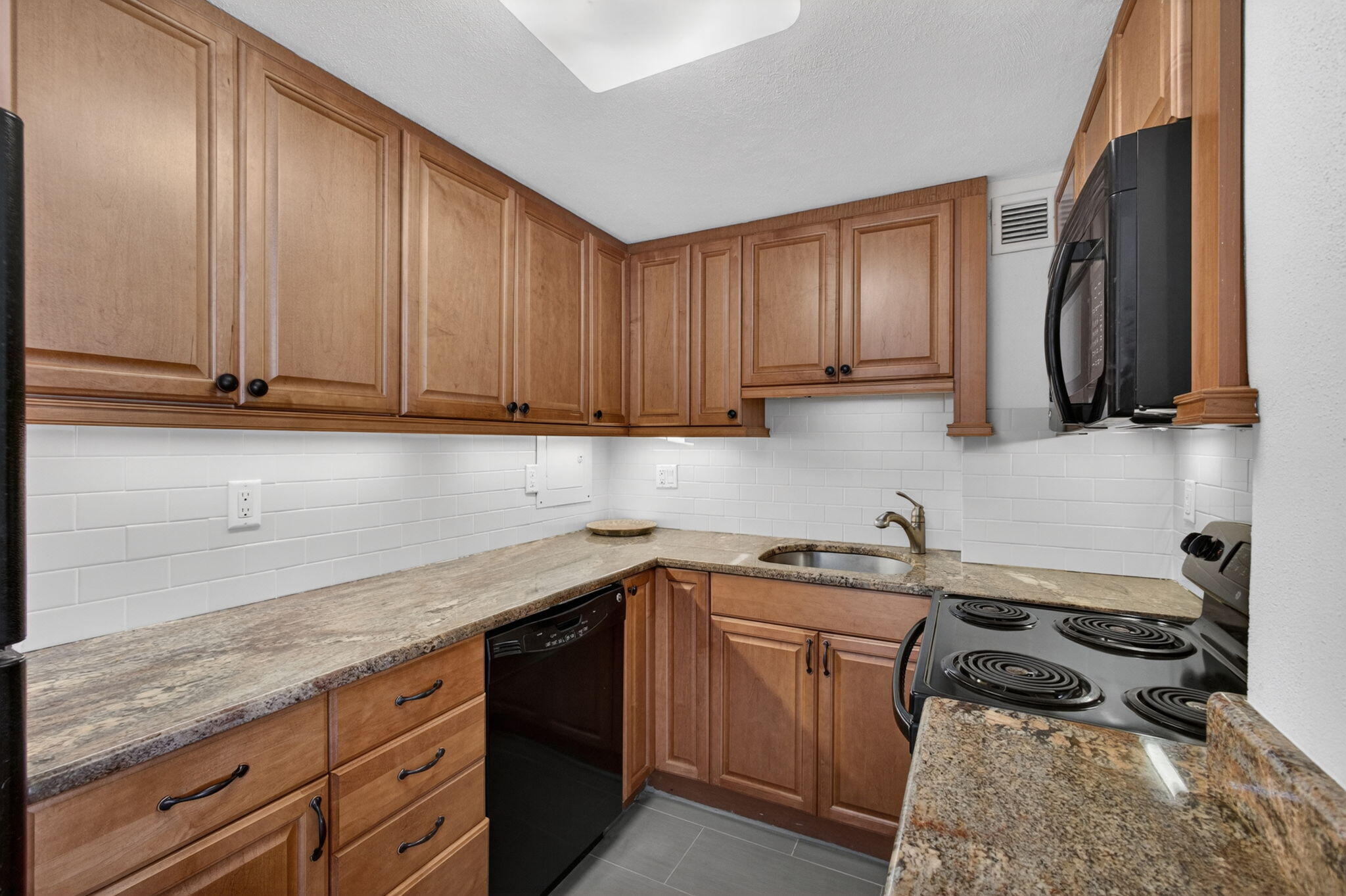 LA FONTANA APTS OF PALM BEACH INC - Residential Lease