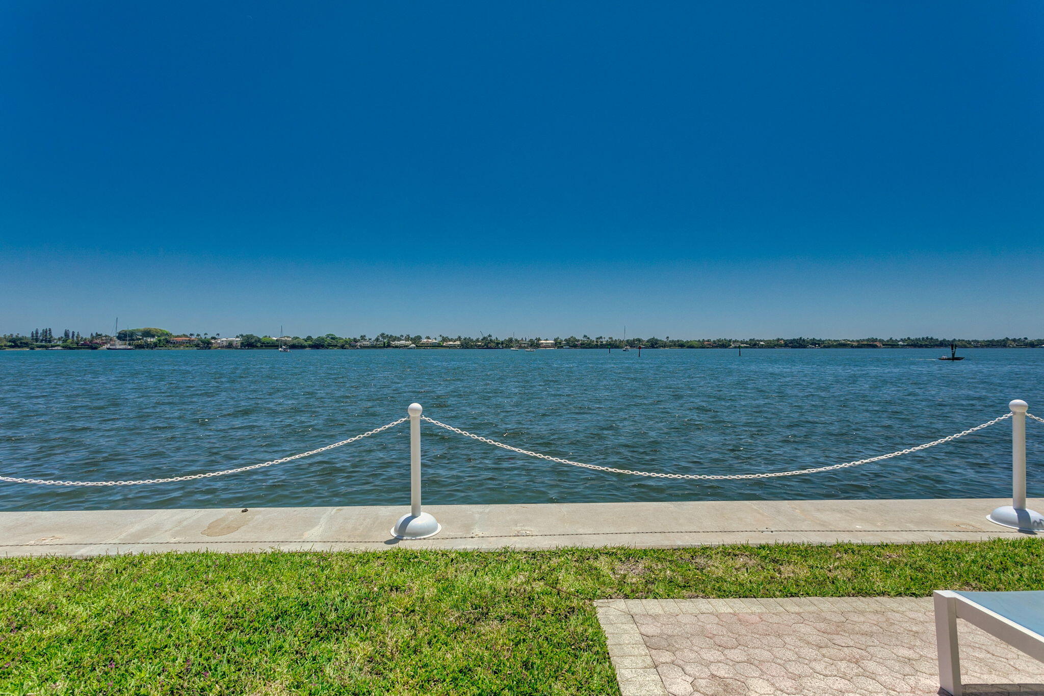 LA FONTANA APTS OF PALM BEACH INC - Residential Lease