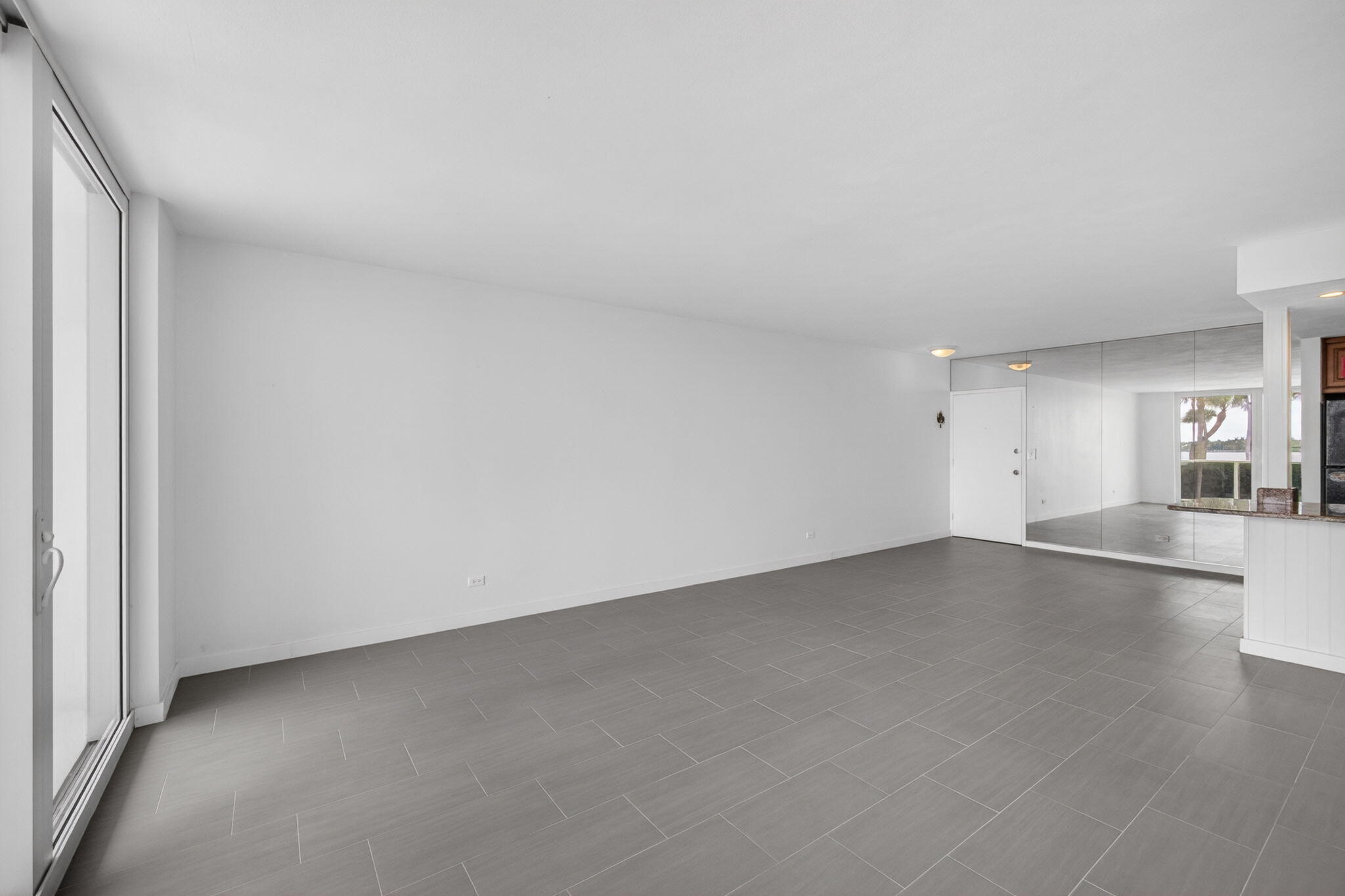 LA FONTANA APTS OF PALM BEACH INC - Residential Lease