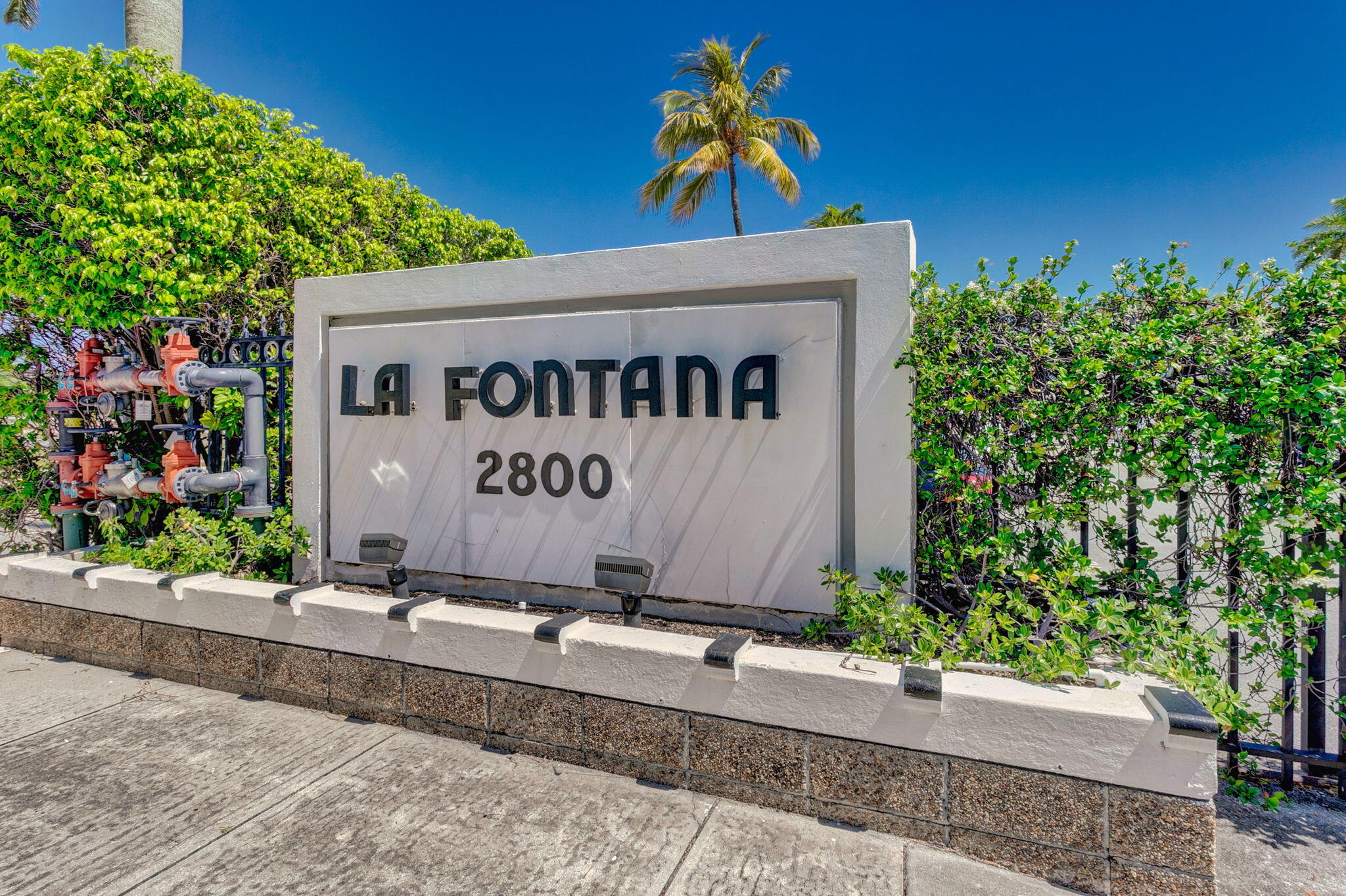 LA FONTANA APTS OF PALM BEACH INC - Residential Lease
