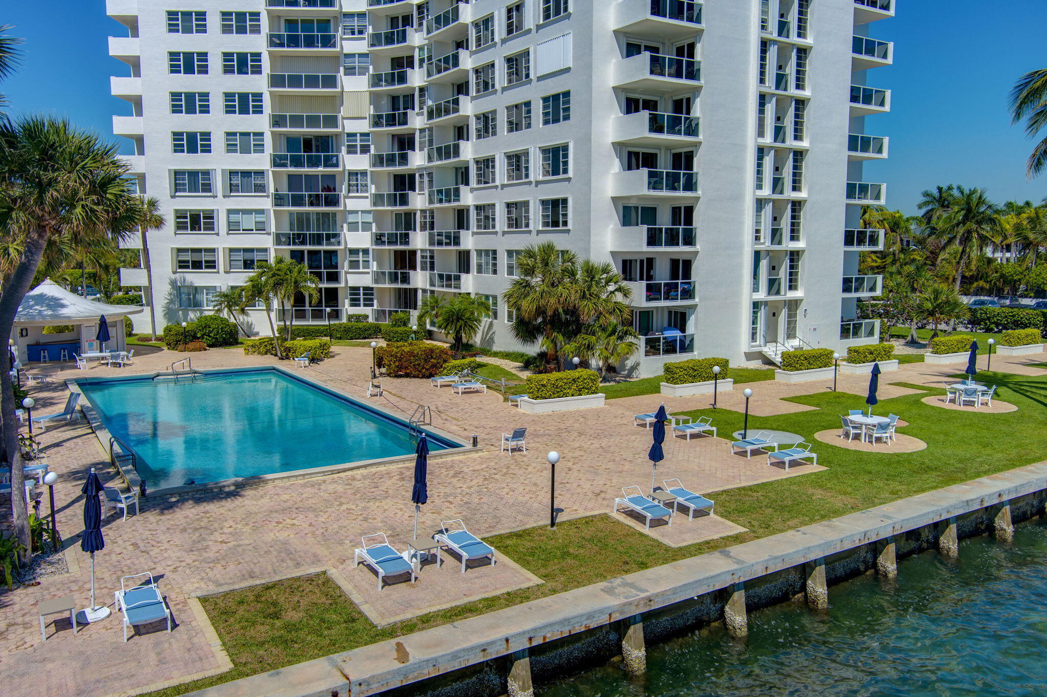 LA FONTANA APTS OF PALM BEACH INC - Residential Lease