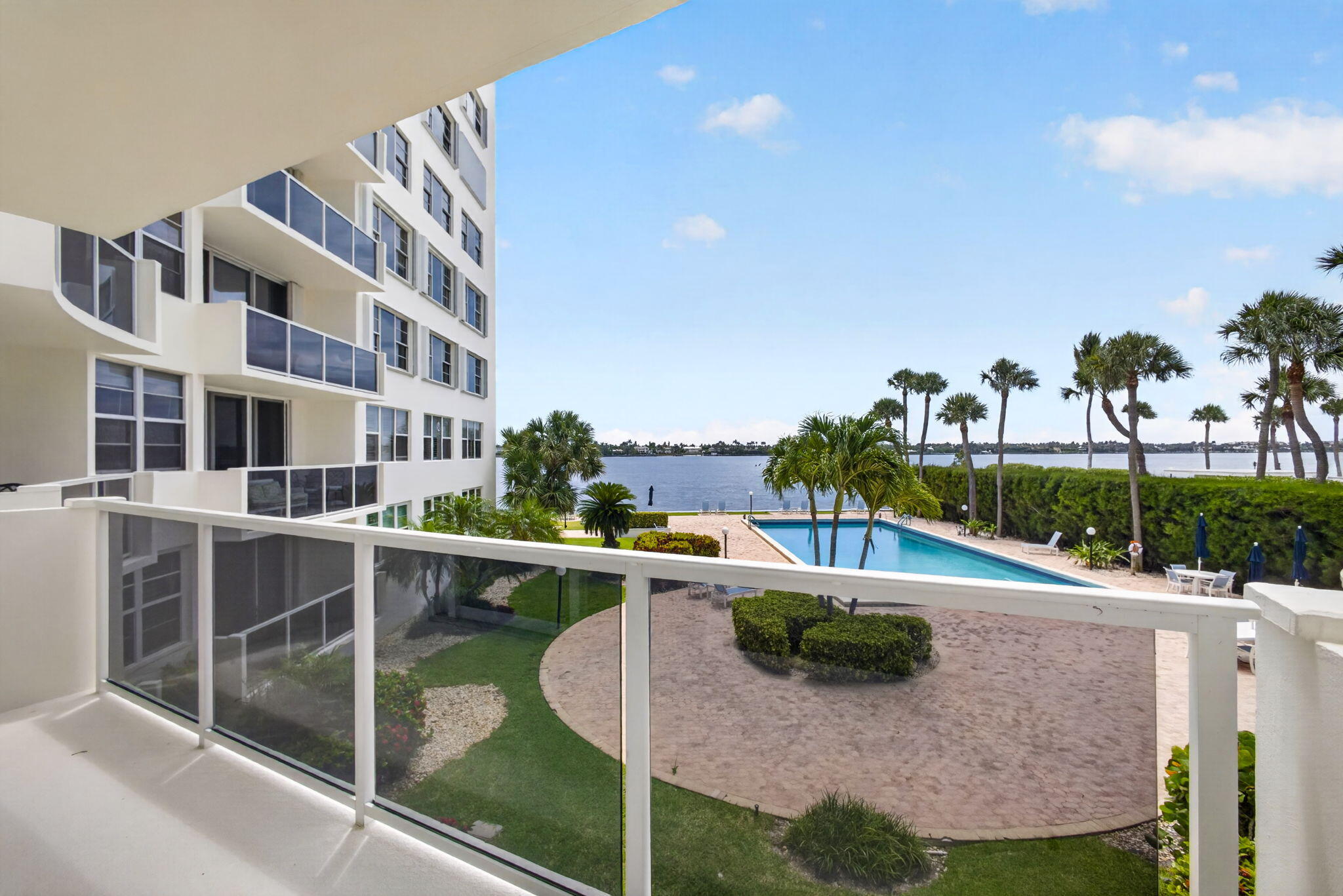 LA FONTANA APTS OF PALM BEACH INC - Residential Lease