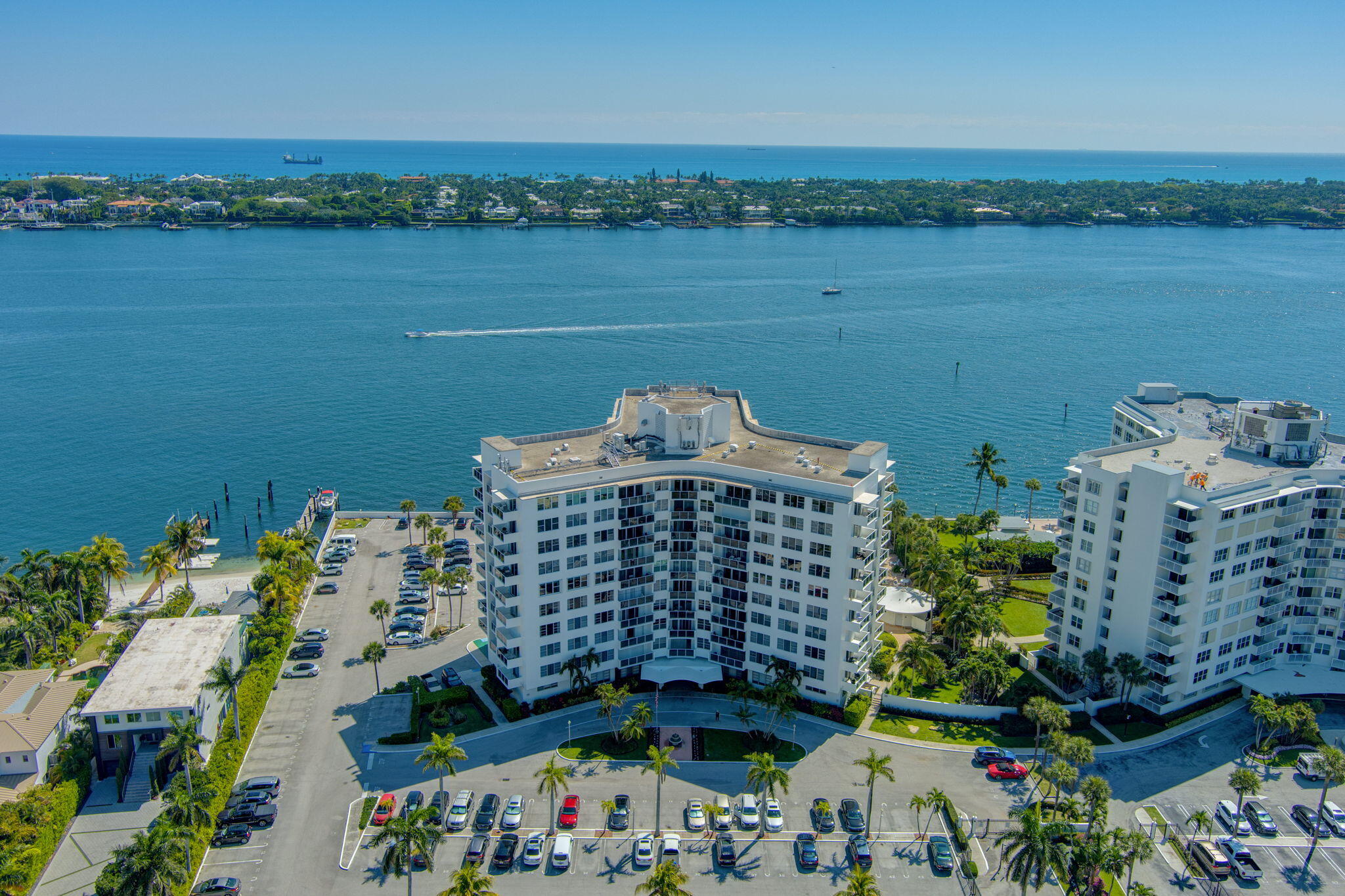 LA FONTANA APTS OF PALM BEACH INC - Residential Lease