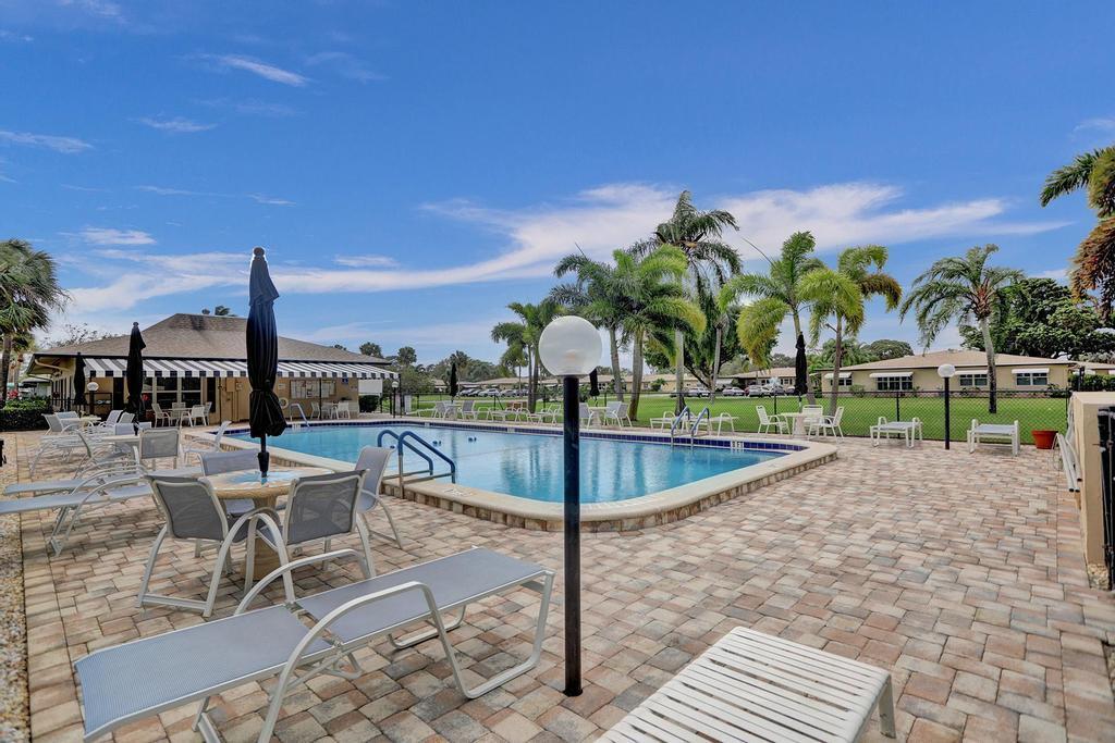 HIGH POINT OF DELRAY BEACH COND SEC III - Residential