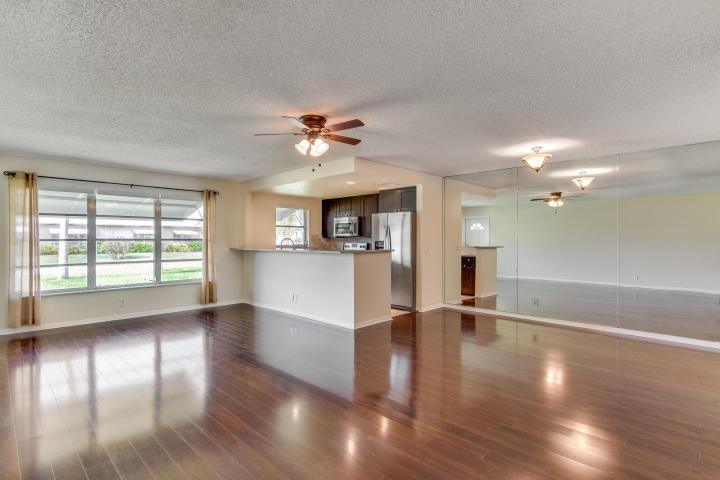HIGH POINT OF DELRAY BEACH COND SEC III - Residential