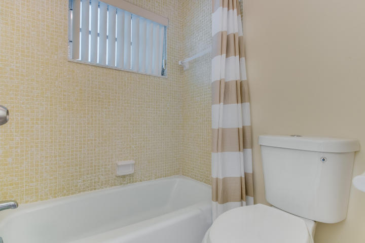 HIGH POINT OF DELRAY BEACH COND SEC III - Residential