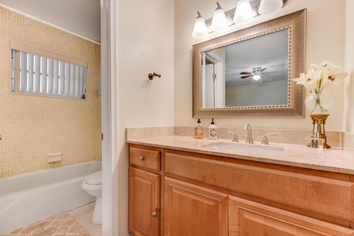HIGH POINT OF DELRAY BEACH COND SEC III - Residential