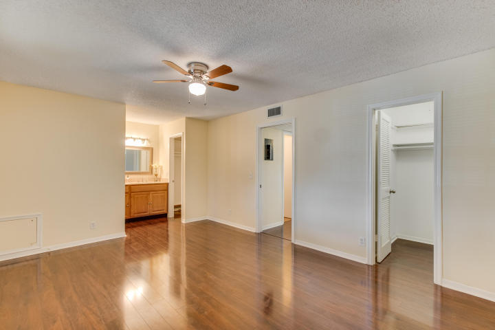 HIGH POINT OF DELRAY BEACH COND SEC III - Residential