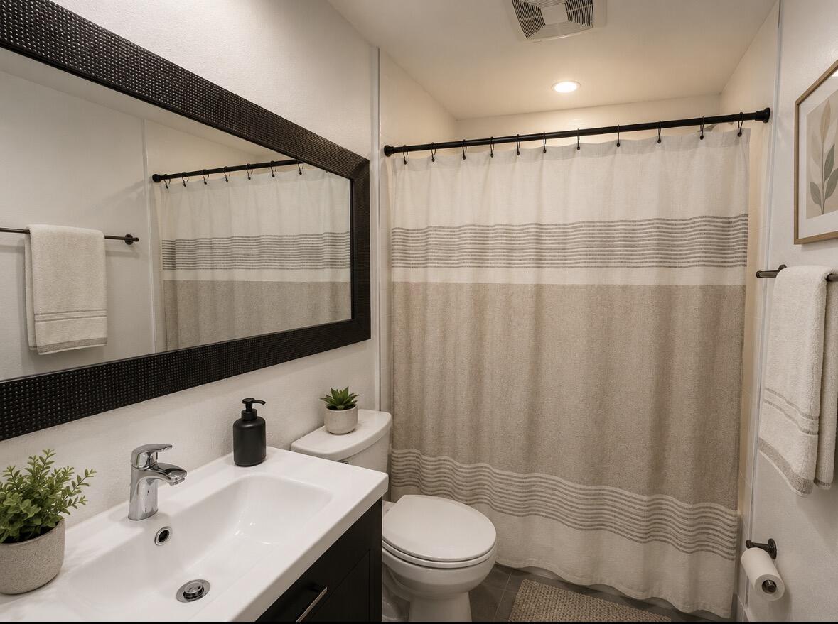 LEISURE HOUSE CONDO - Residential