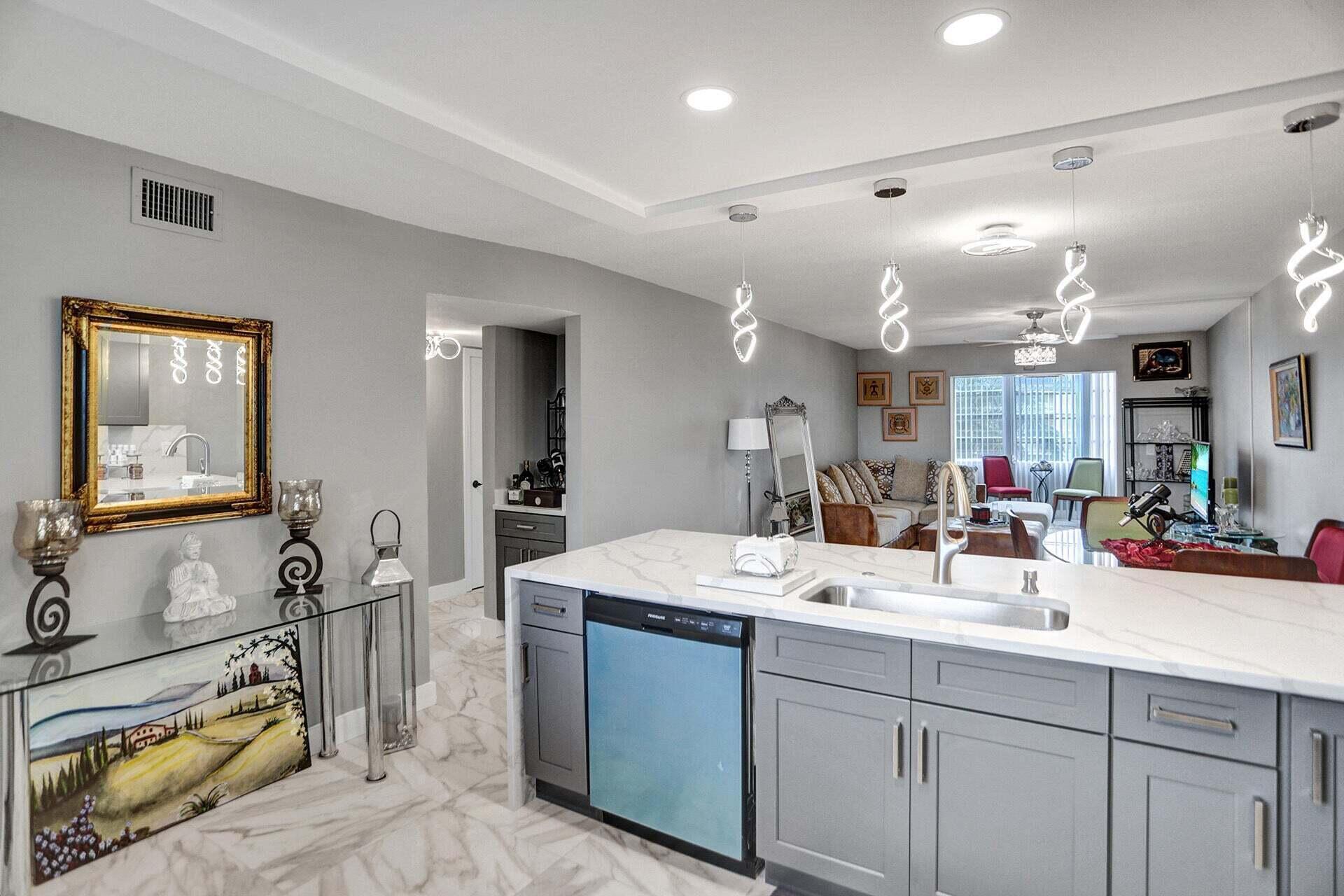 VILLAGE ROYALE ON THE GREEN CONDO - Residential Lease