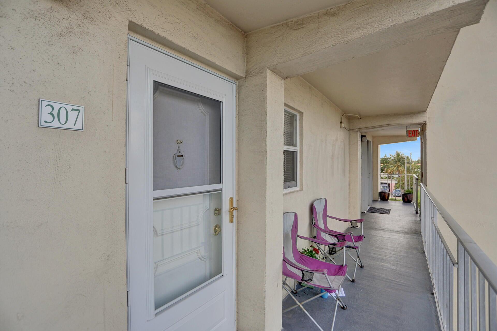 VILLAGE ROYALE ON THE GREEN CONDO - Residential Lease