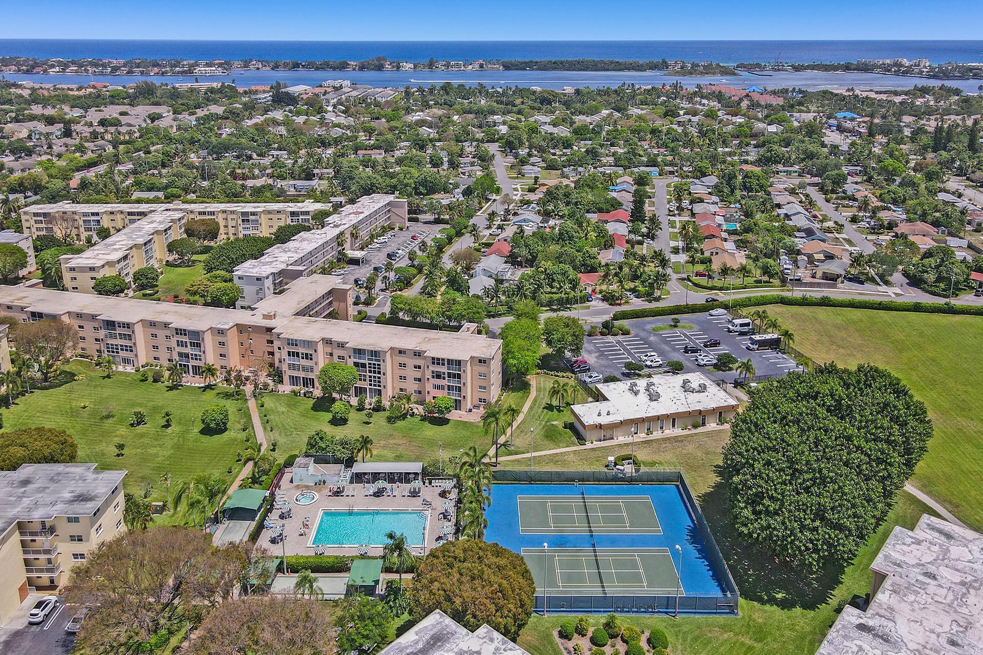 VILLAGE ROYALE ON THE GREEN CONDO - Residential Lease