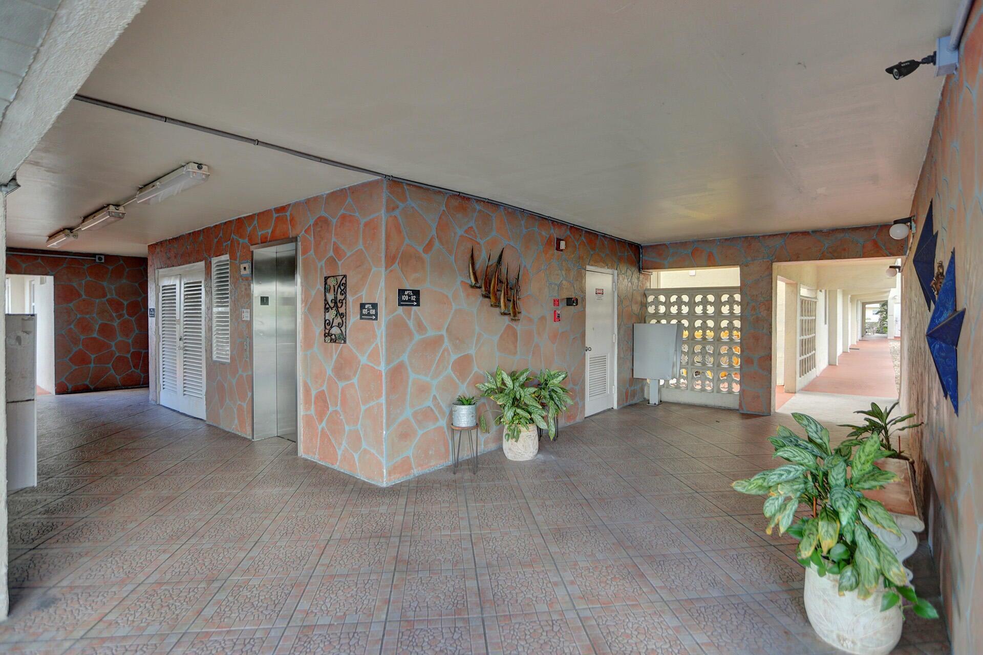 VILLAGE ROYALE ON THE GREEN CONDO - Residential Lease