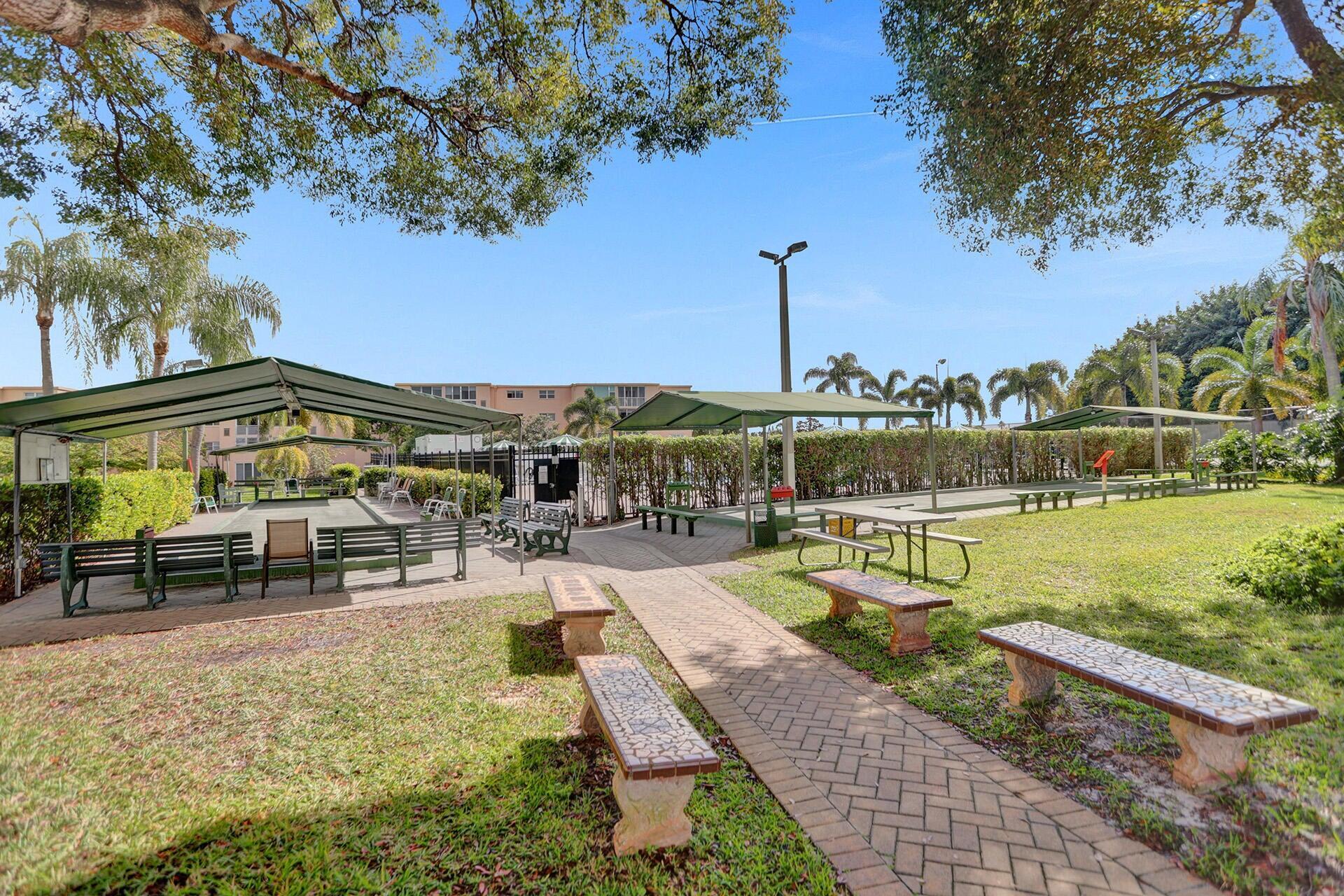 VILLAGE ROYALE ON THE GREEN CONDO - Residential Lease