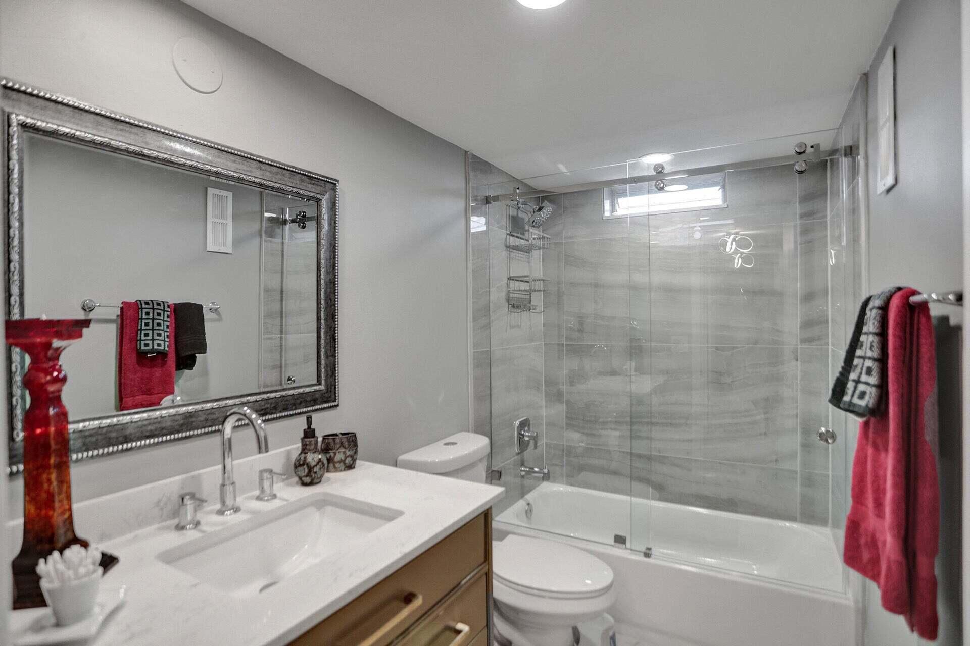 VILLAGE ROYALE ON THE GREEN CONDO - Residential Lease