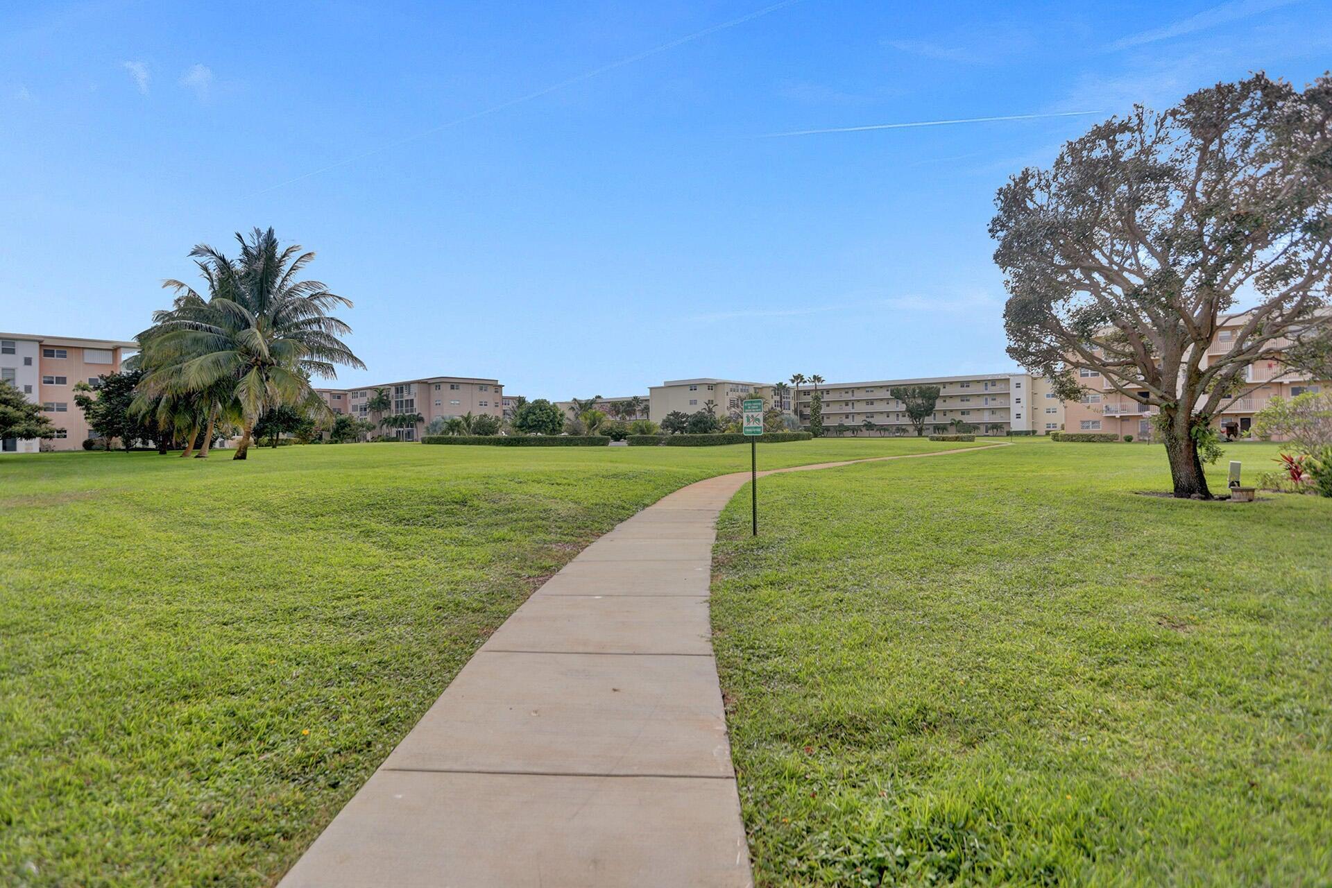 VILLAGE ROYALE ON THE GREEN CONDO - Residential Lease
