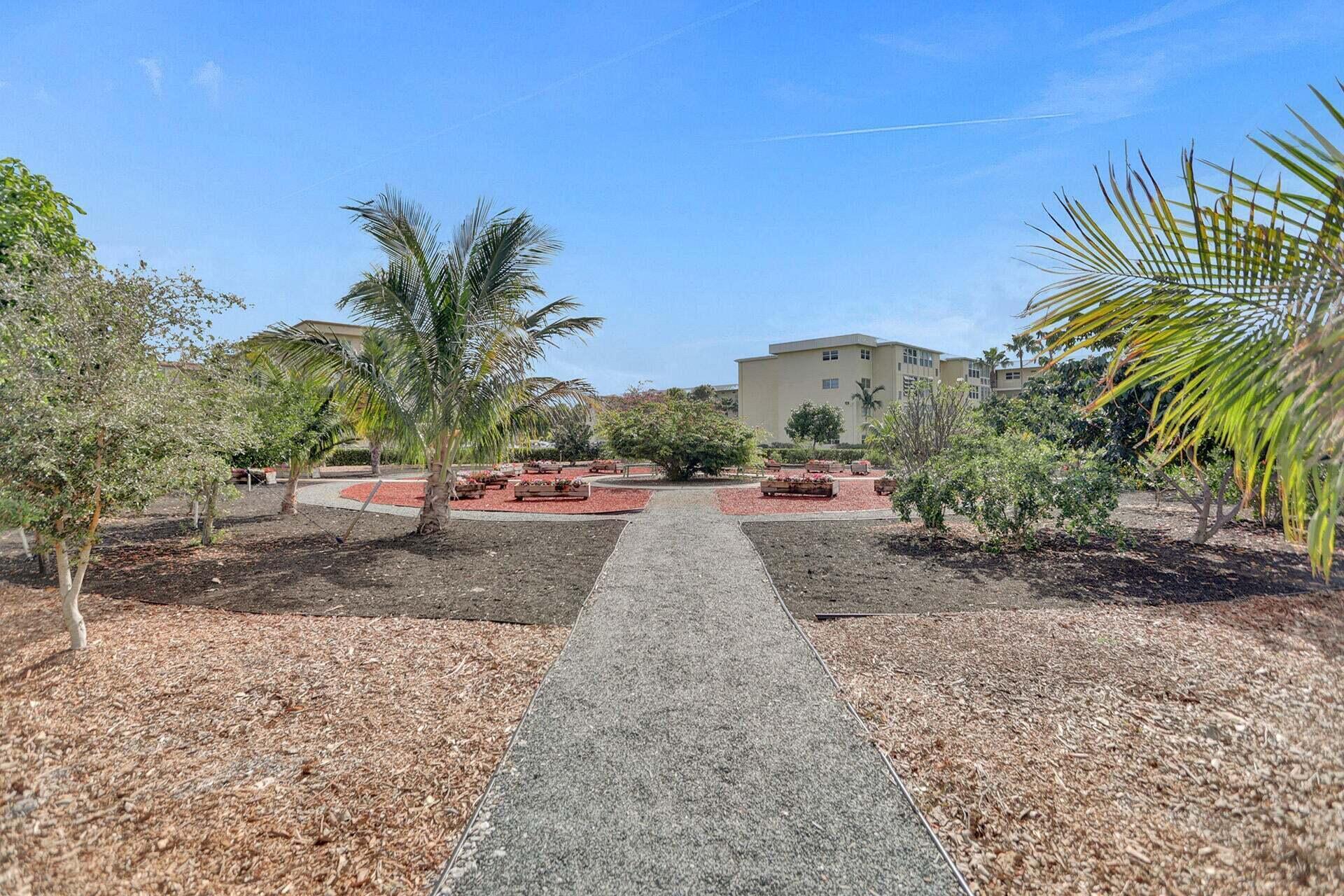 VILLAGE ROYALE ON THE GREEN CONDO - Residential Lease