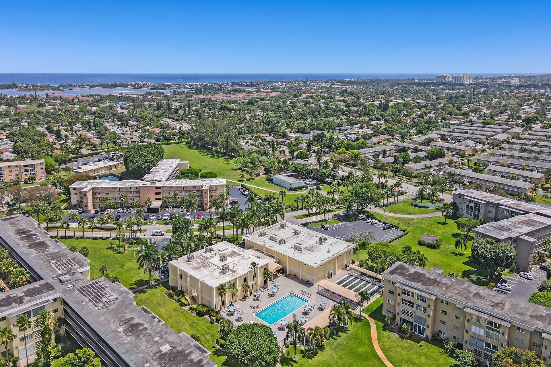 VILLAGE ROYALE ON THE GREEN CONDO - Residential Lease