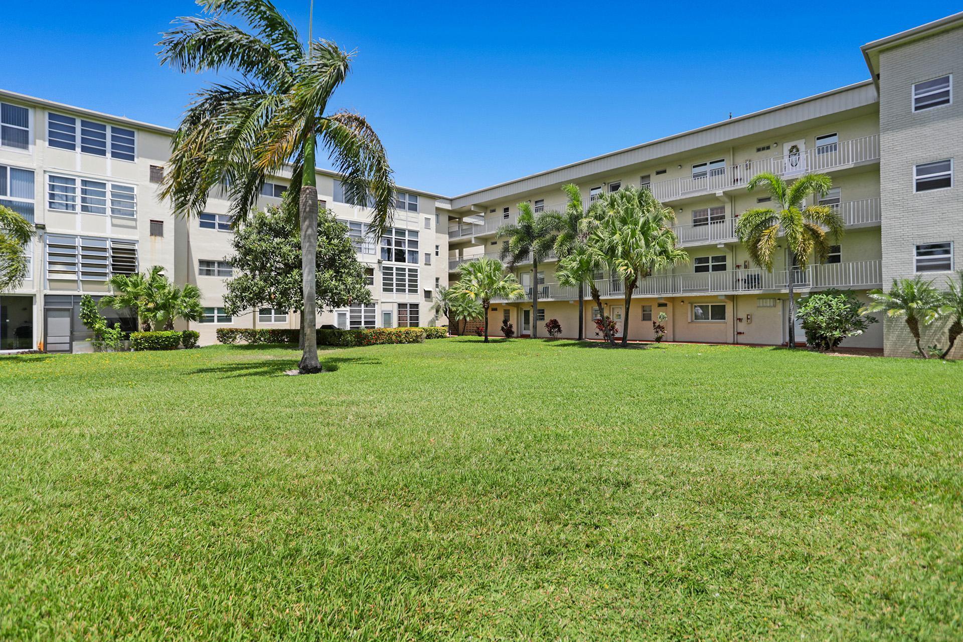 VILLAGE ROYALE ON THE GREEN CONDO - Residential Lease