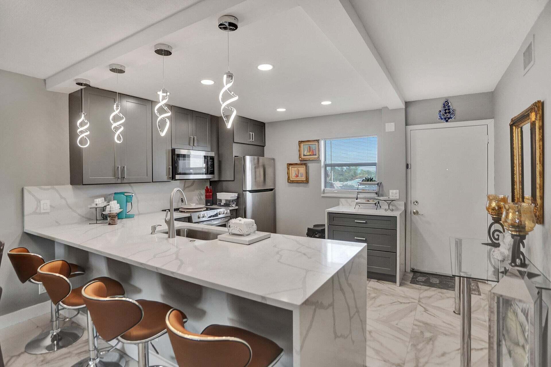 VILLAGE ROYALE ON THE GREEN CONDO - Residential Lease
