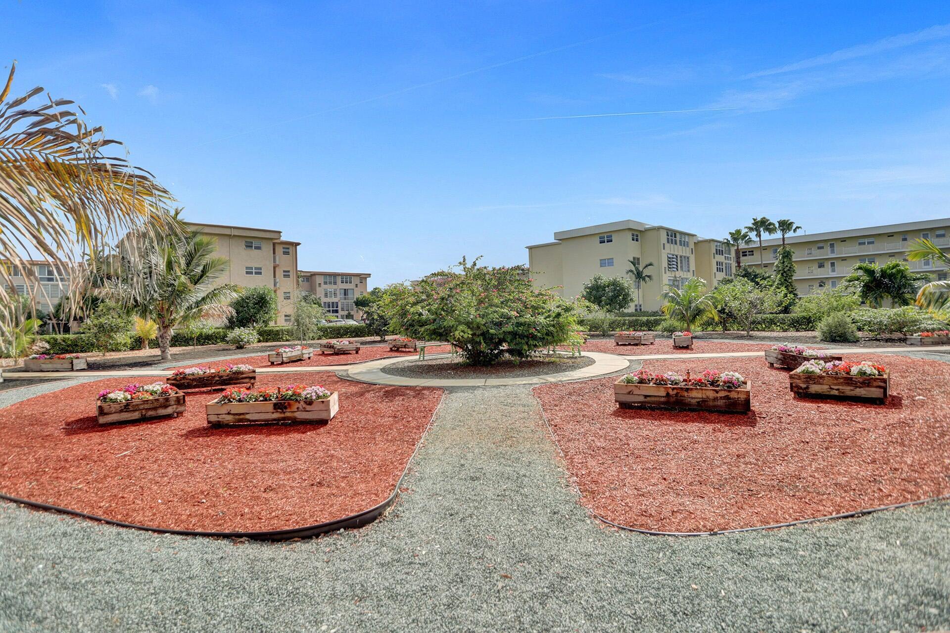 VILLAGE ROYALE ON THE GREEN CONDO - Residential Lease