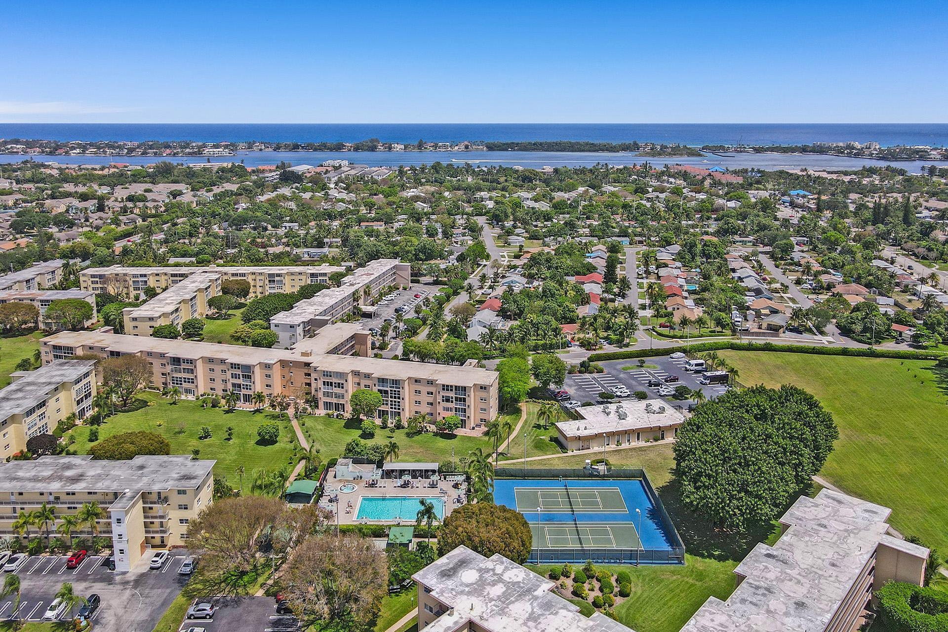 VILLAGE ROYALE ON THE GREEN CONDO - Residential Lease