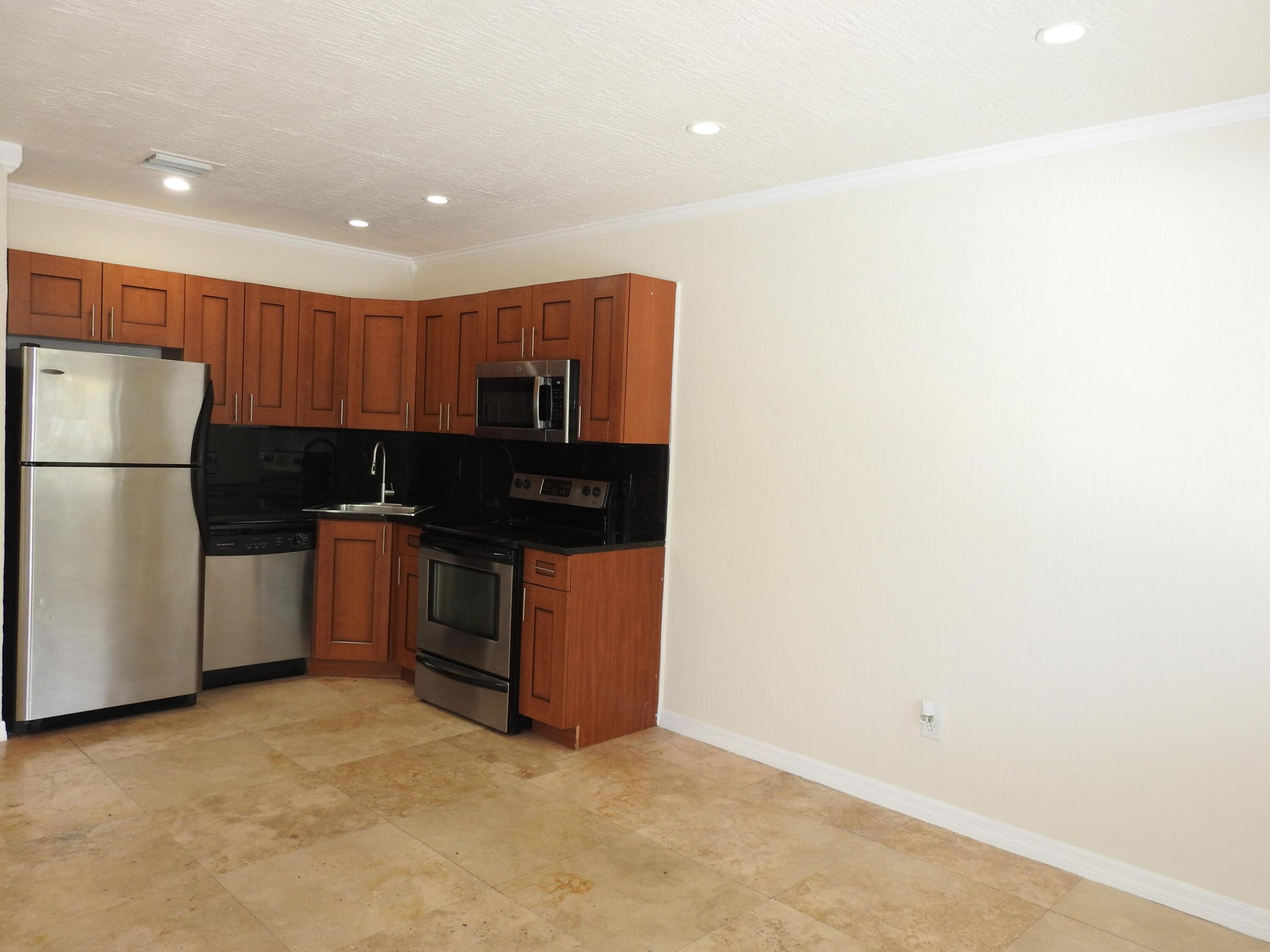 LUCAYA CONDO ASSOCIATION - Residential Lease