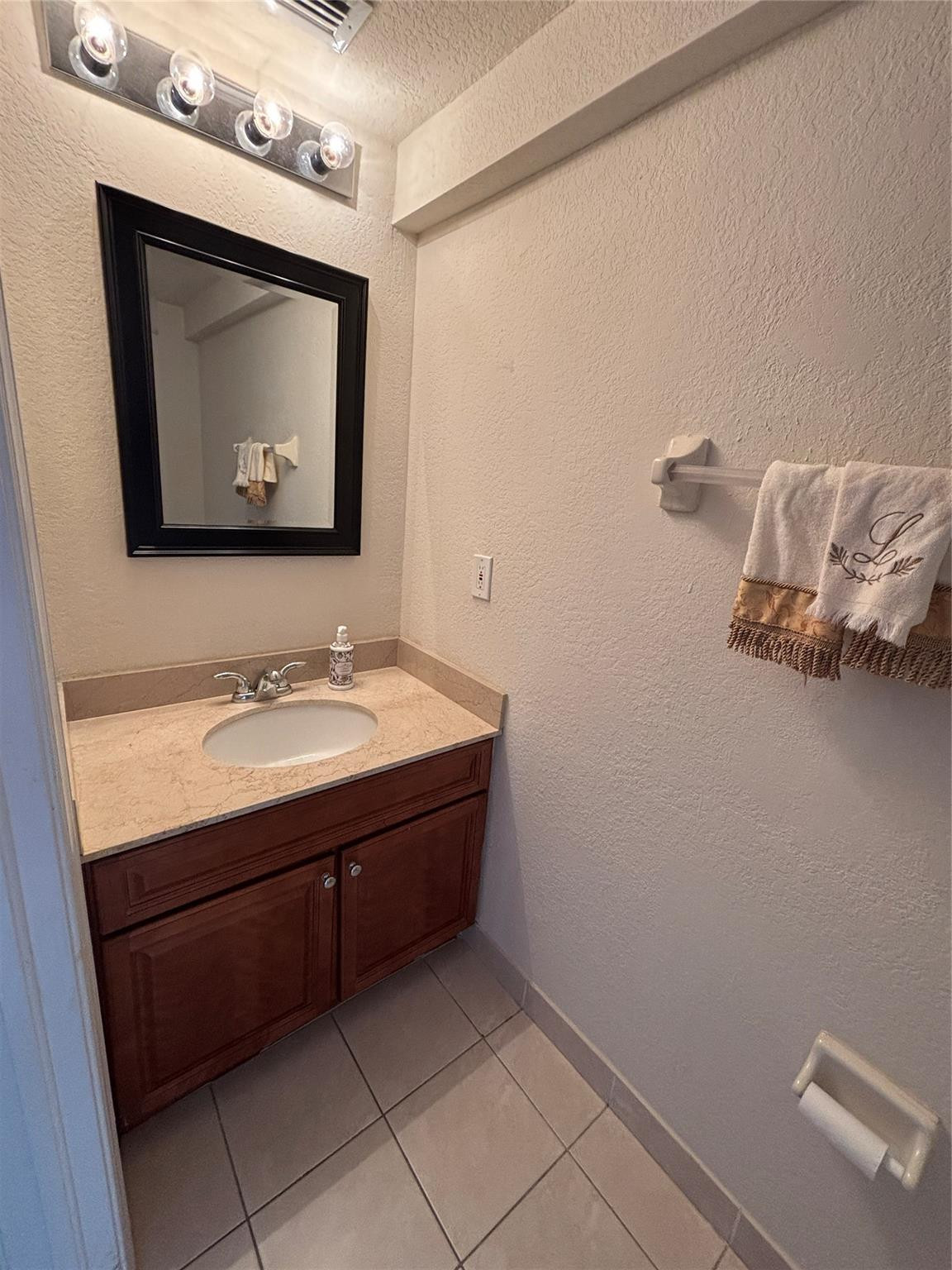 WAVERLY PLACE AMENDED PLAT - Residential Lease