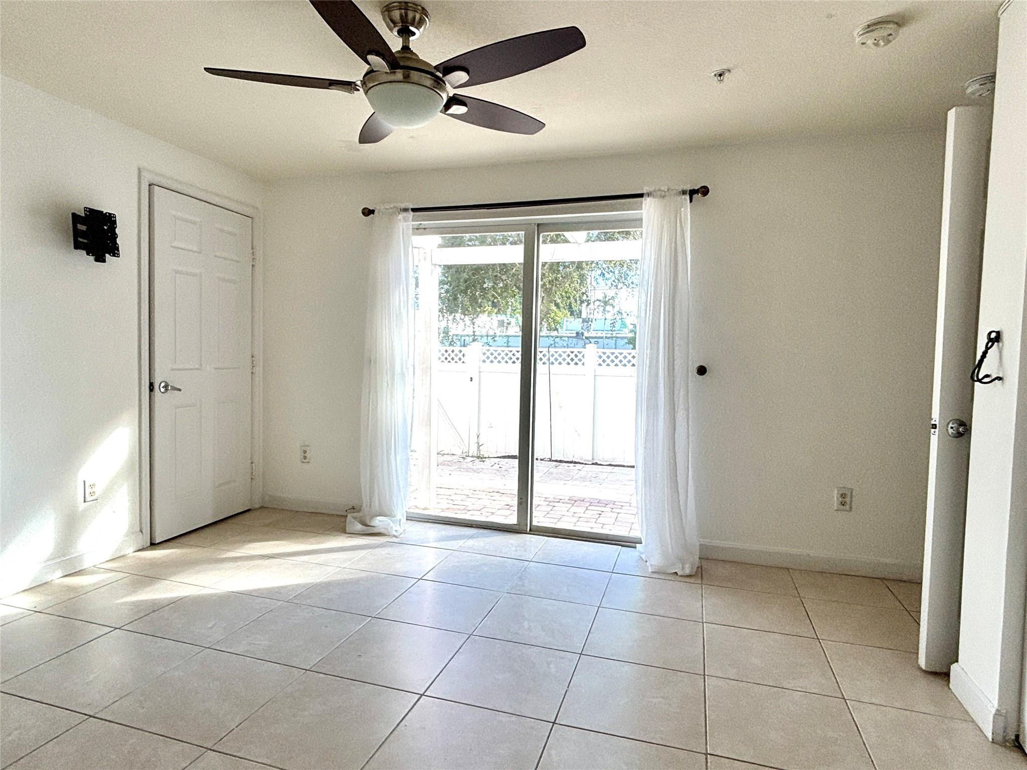 WAVERLY PLACE AMENDED PLAT - Residential Lease
