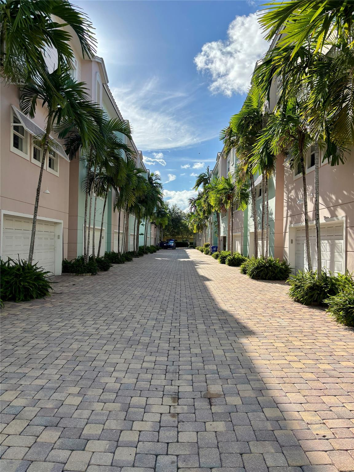 WAVERLY PLACE AMENDED PLAT - Residential Lease