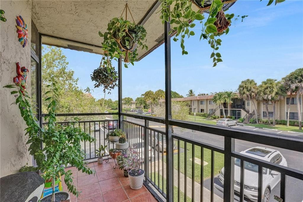 RACQUET CLUB GARDEN APTS - Residential