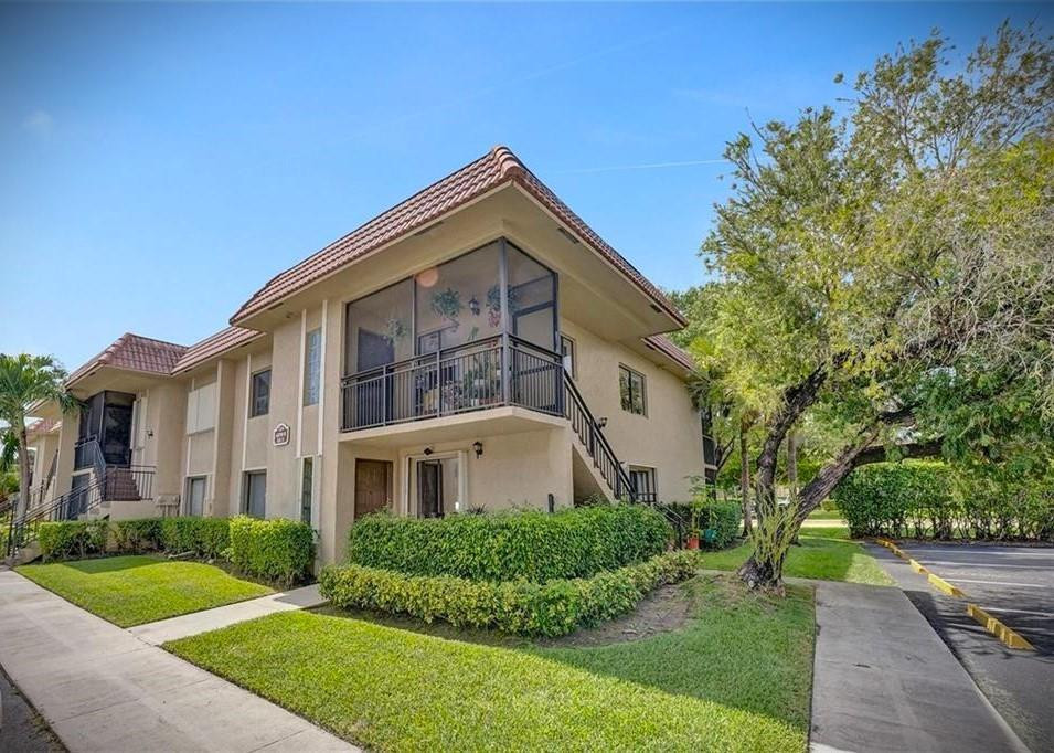 RACQUET CLUB GARDEN APTS - Residential