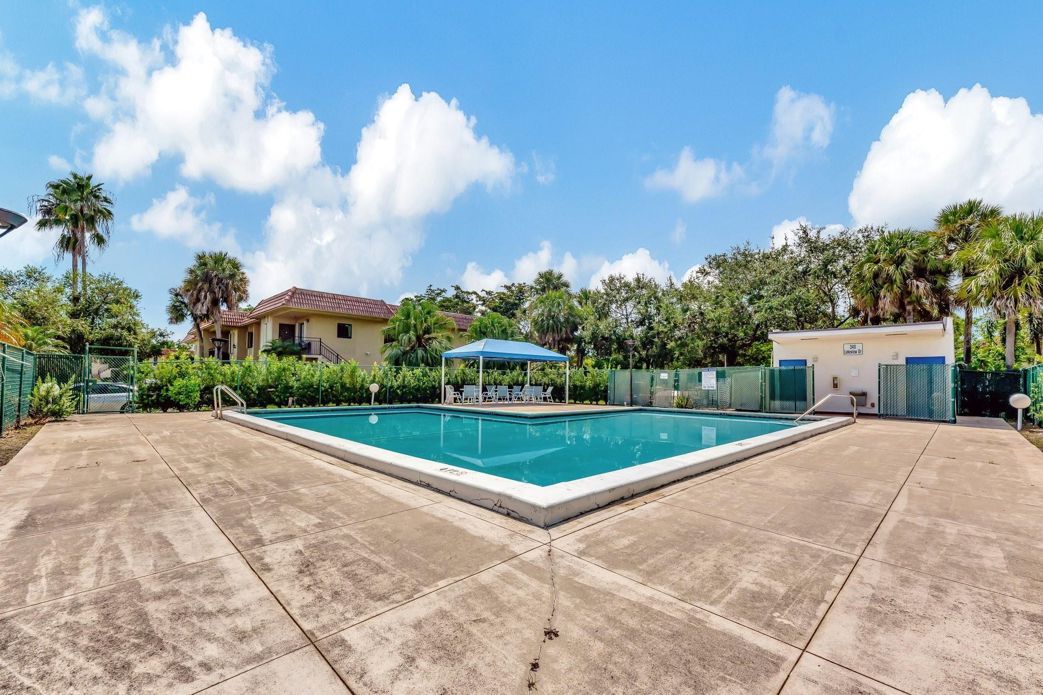 RACQUET CLUB GARDEN APTS - Residential