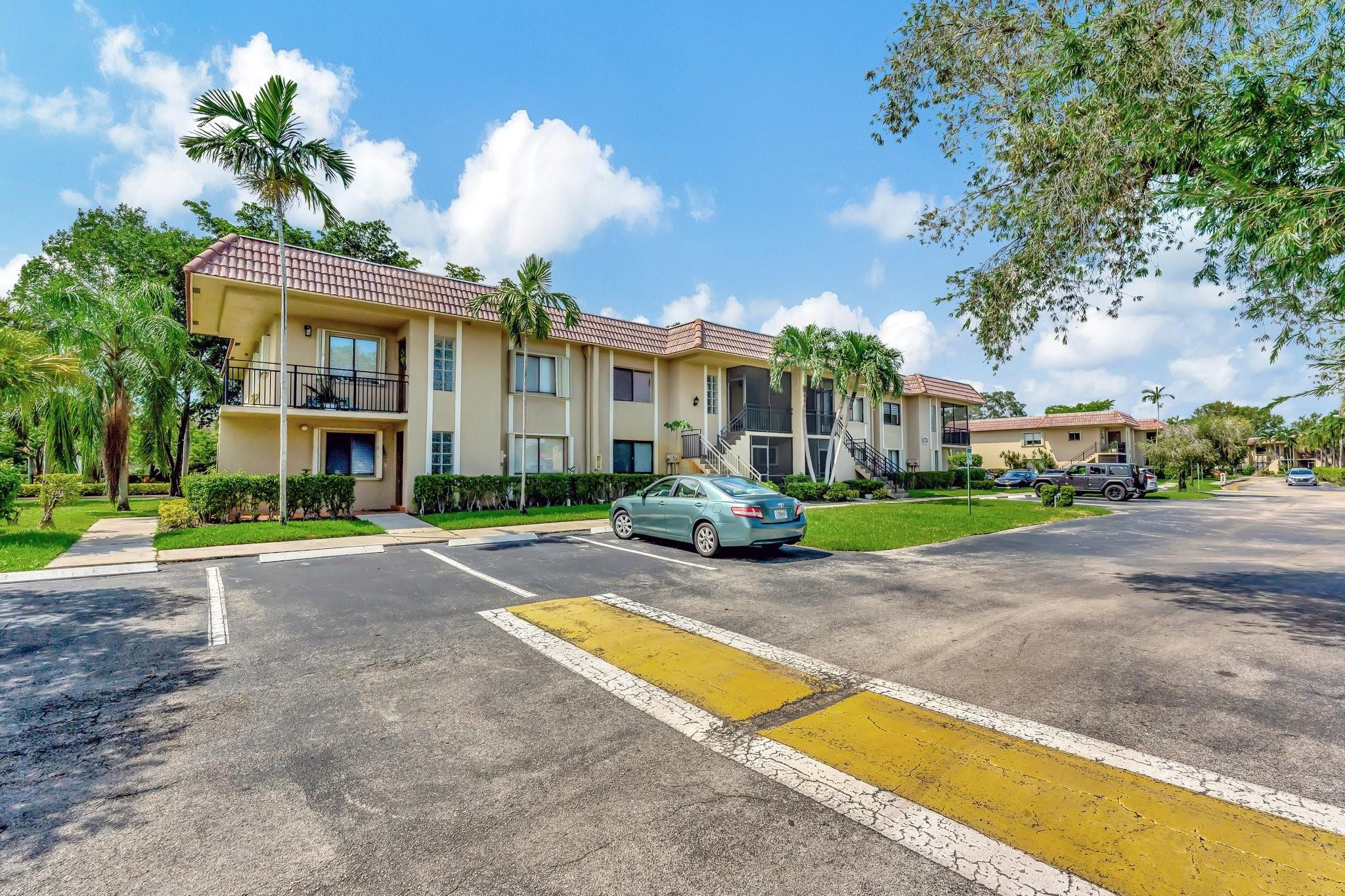 RACQUET CLUB GARDEN APTS - Residential