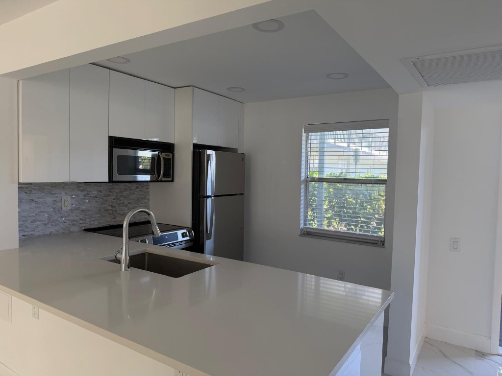 LIME BAY CONDOMINIUM - Residential