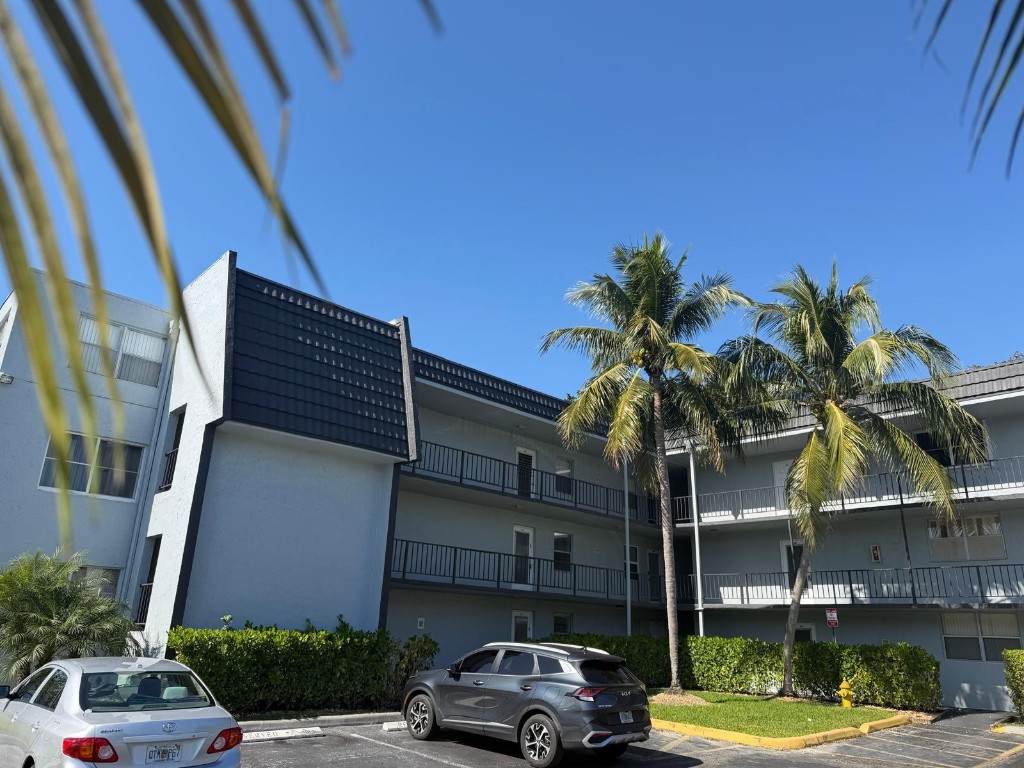 LIME BAY CONDOMINIUM - Residential