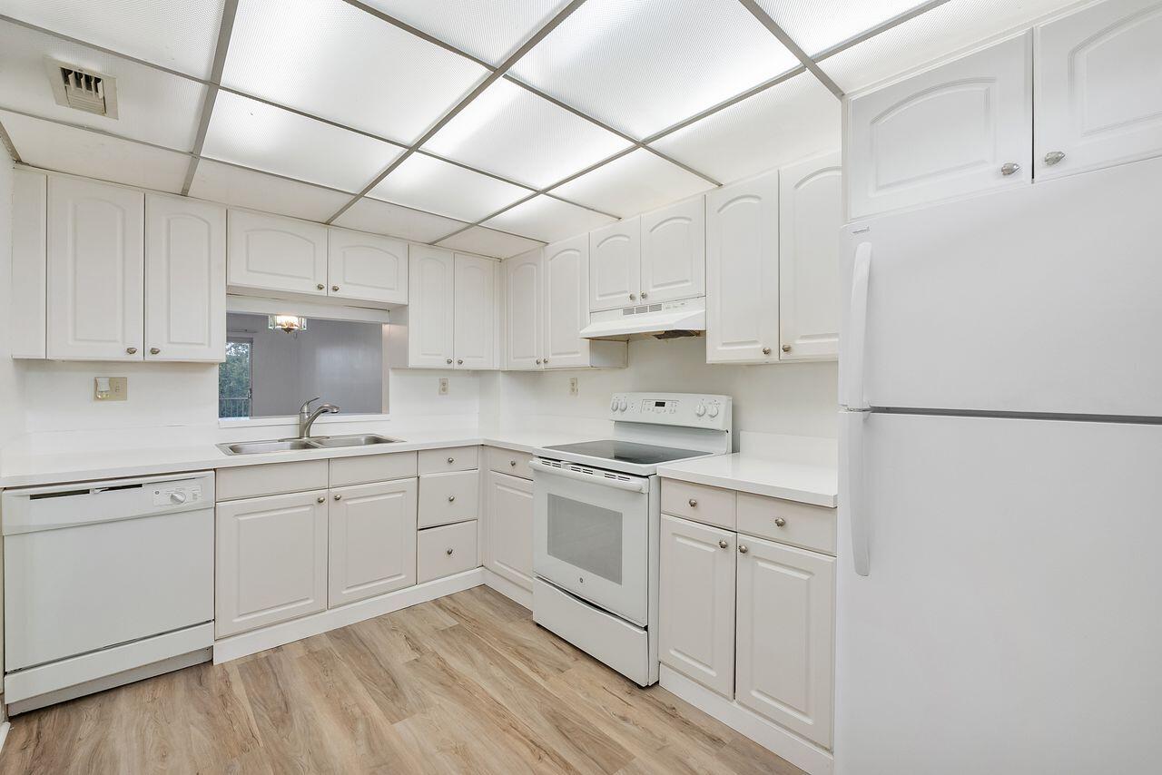 SHERWOOD SQUARE CONDOMINIUM - Residential