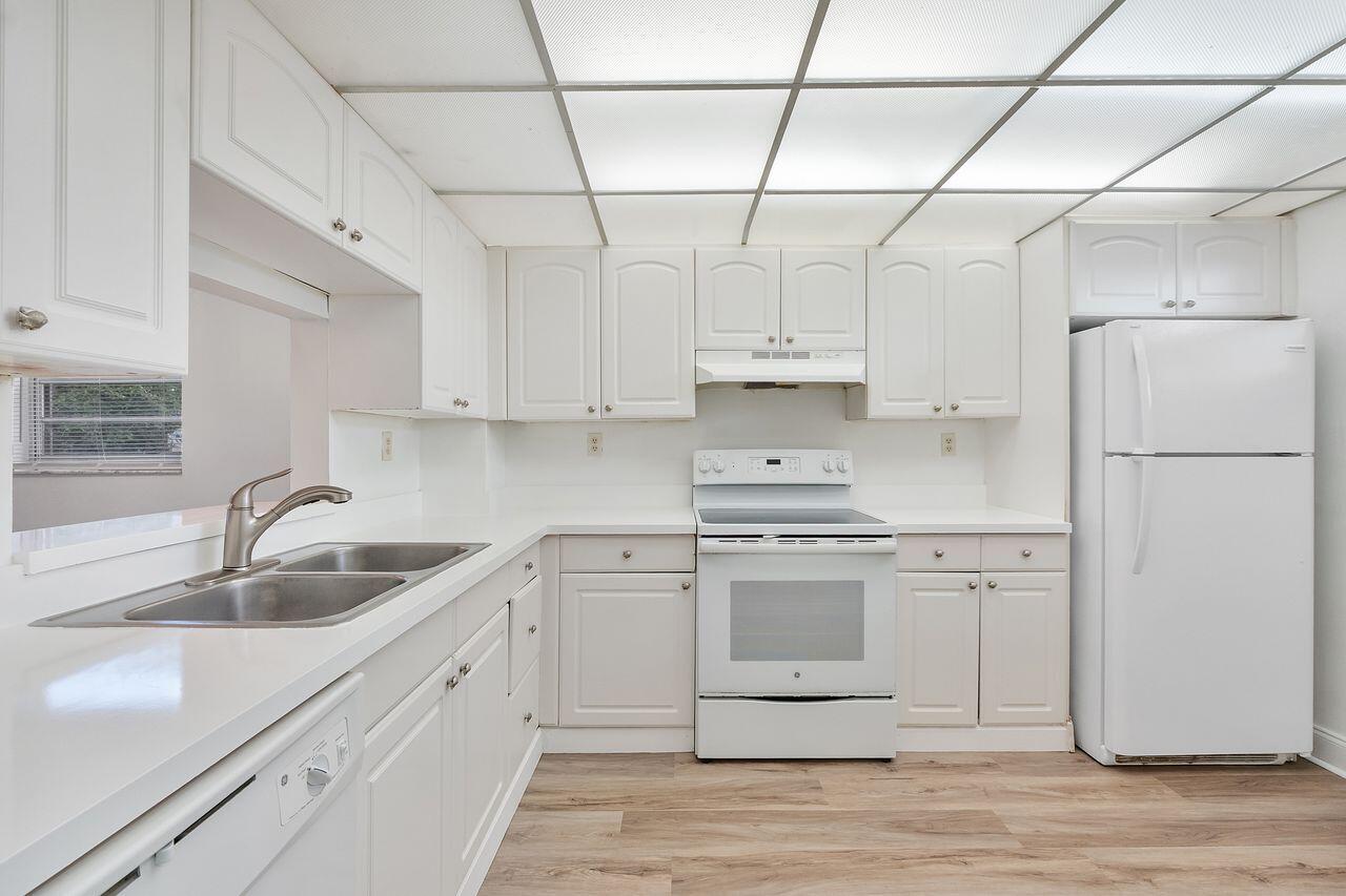 SHERWOOD SQUARE CONDOMINIUM - Residential
