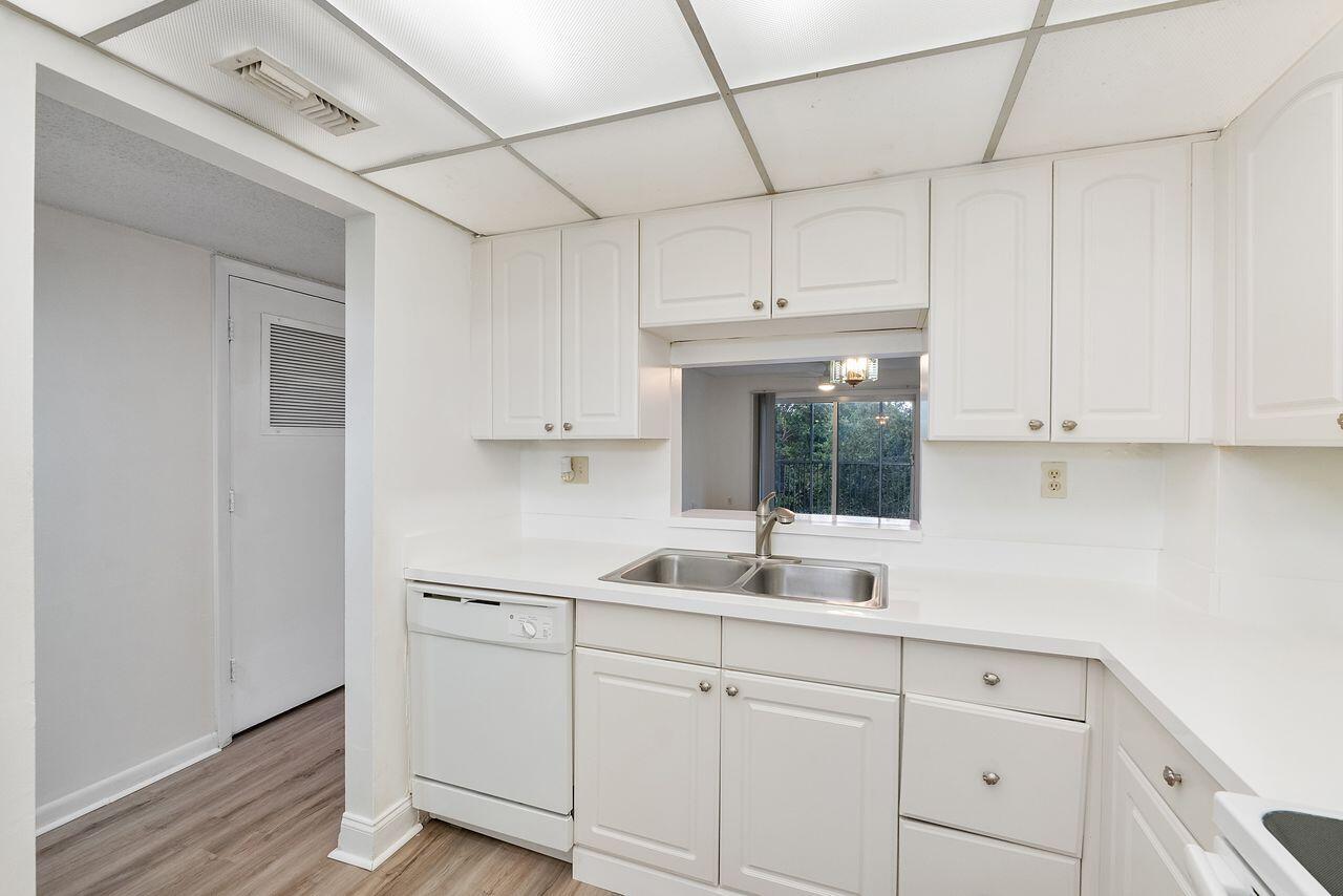 SHERWOOD SQUARE CONDOMINIUM - Residential