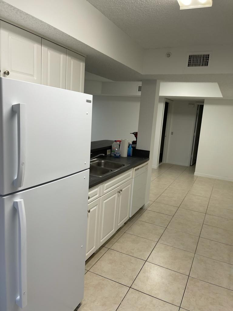 LA VIA CONDO - Residential Lease