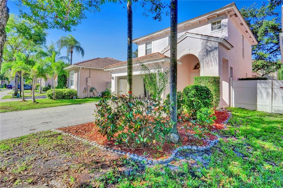 LYONS WEST - Residential