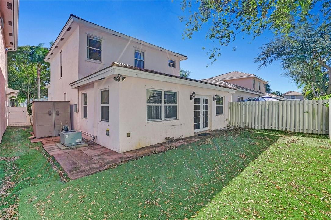 LYONS WEST - Residential