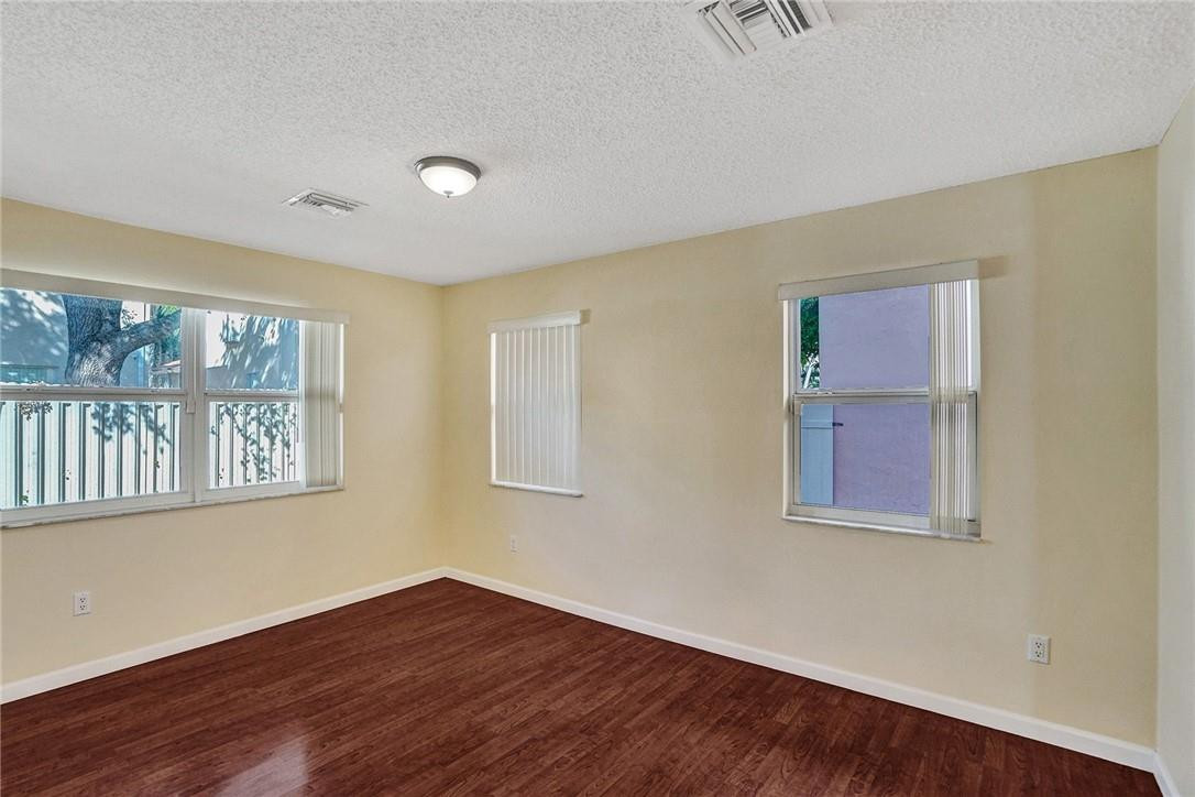 LYONS WEST - Residential