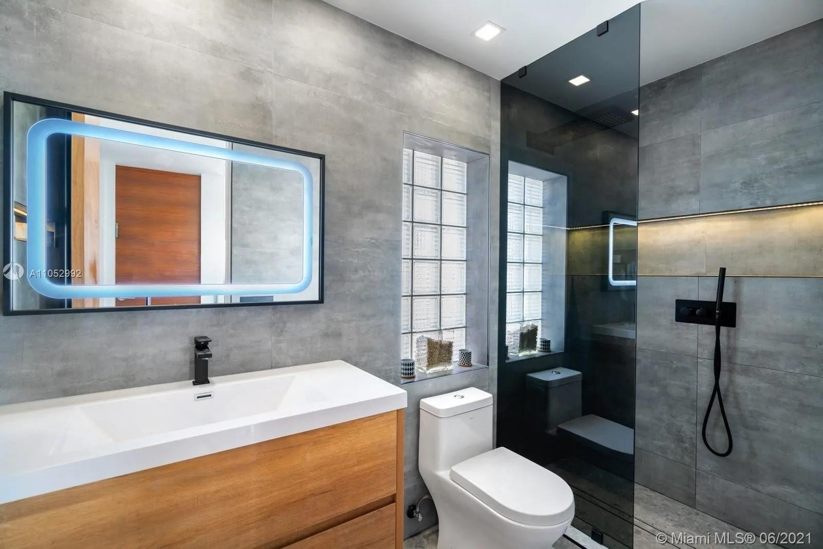 AVENTURA LAKES PHASE 1 - Residential Lease