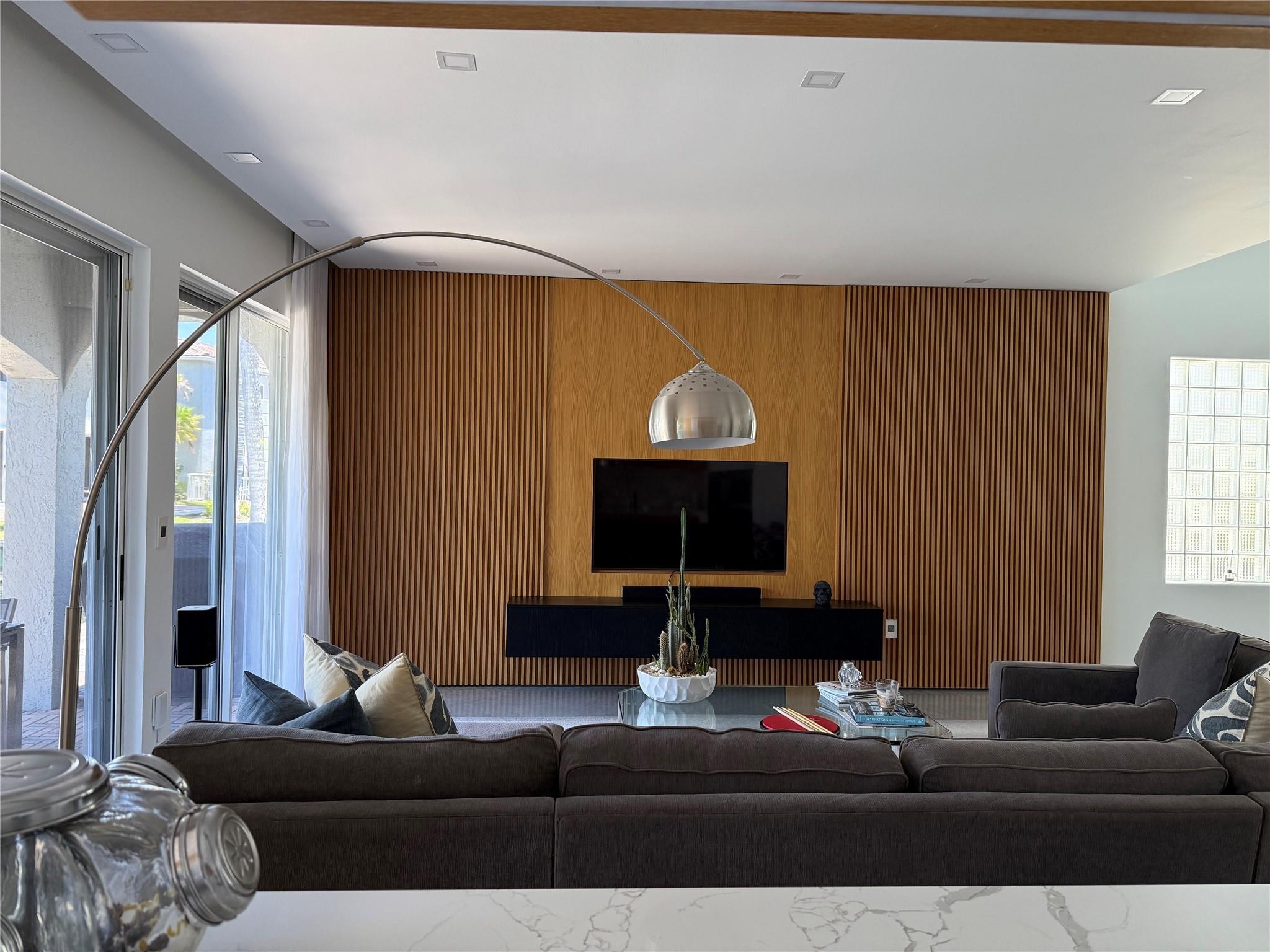 AVENTURA LAKES PHASE 1 - Residential Lease