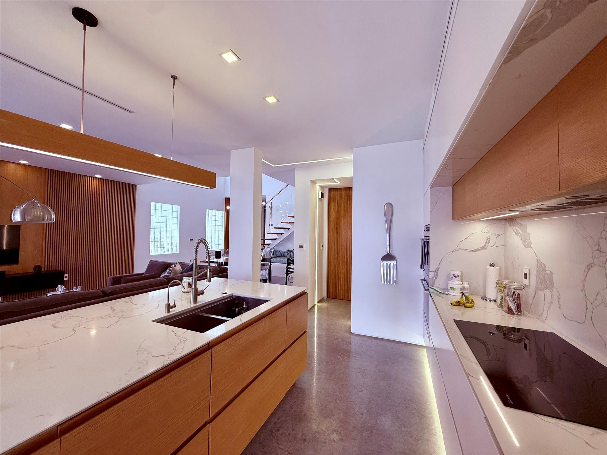 AVENTURA LAKES PHASE 1 - Residential Lease