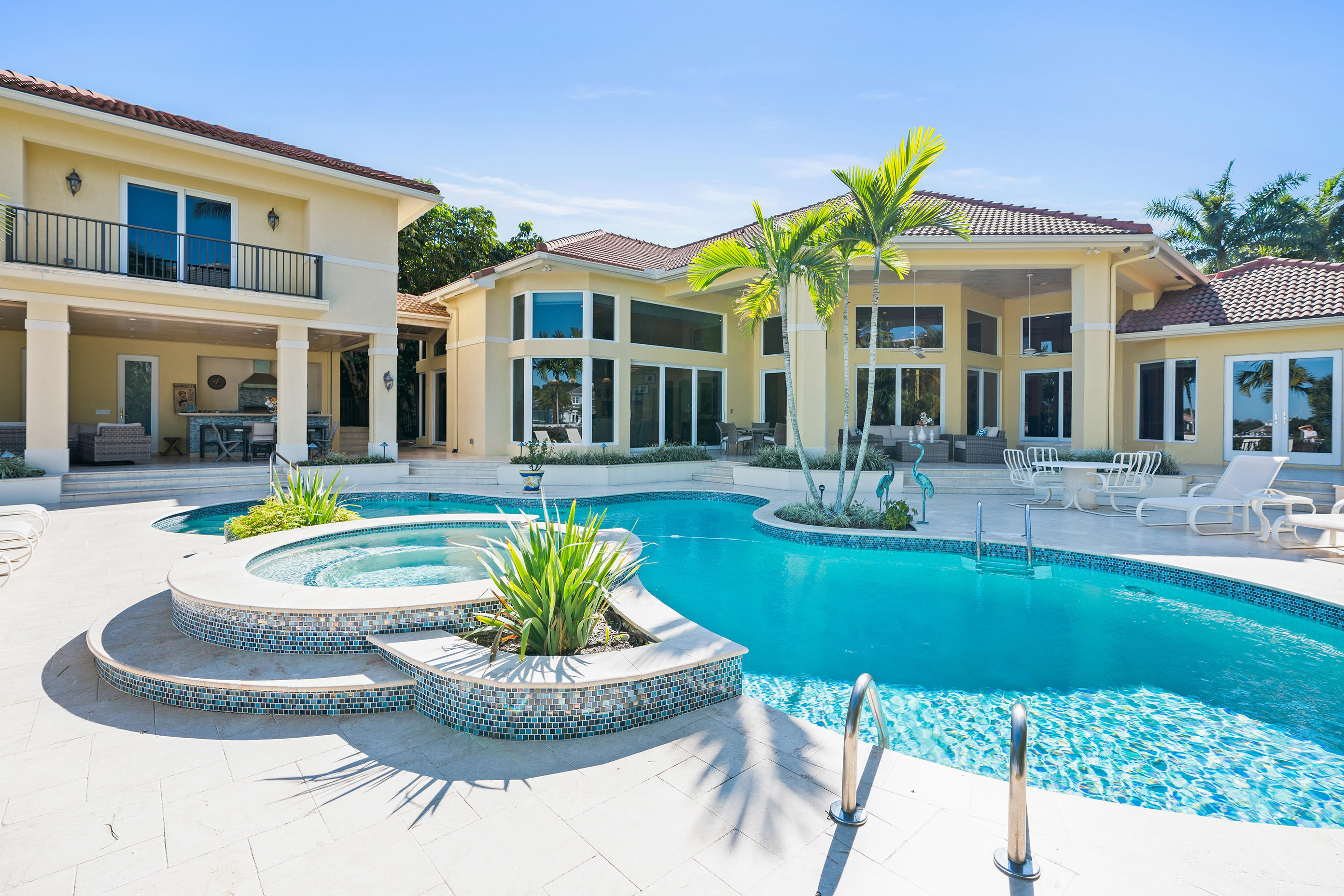 ADMIRALS COVE - Residential