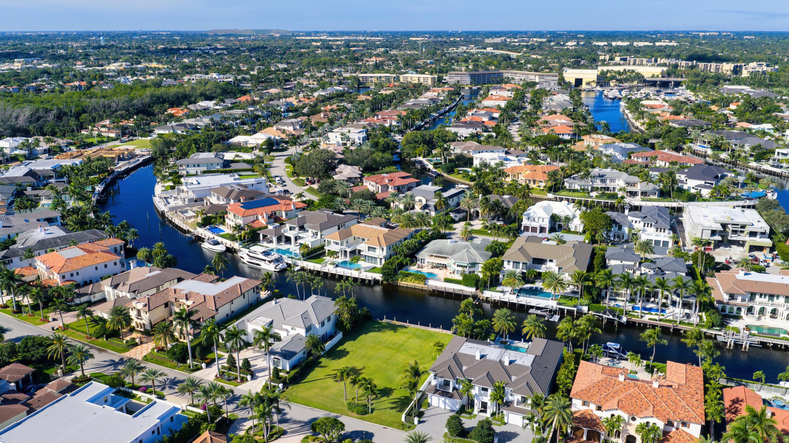 ROYAL PALM YACHT & COUNTRY CLUB - Land