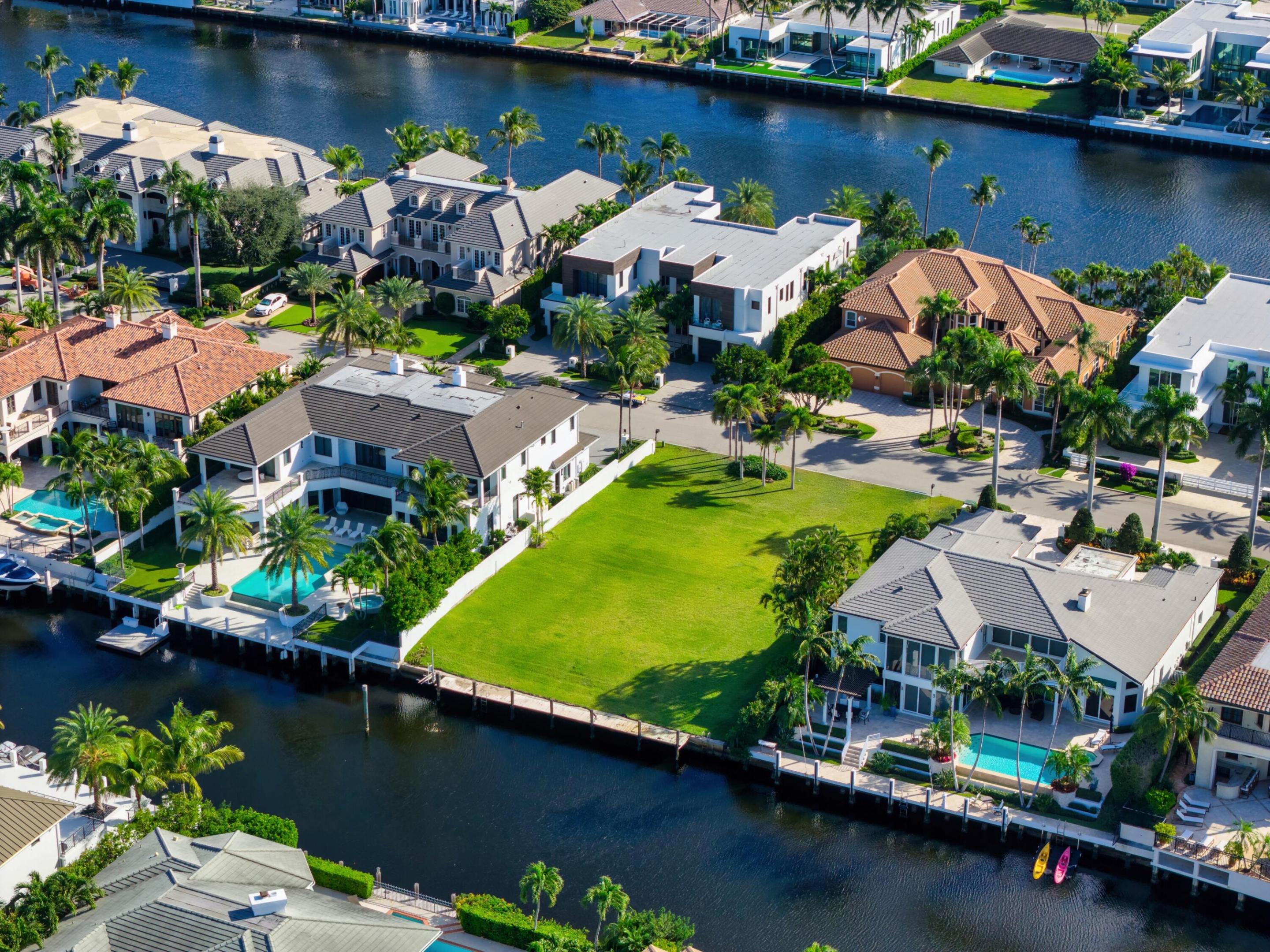 ROYAL PALM YACHT & COUNTRY CLUB - Land