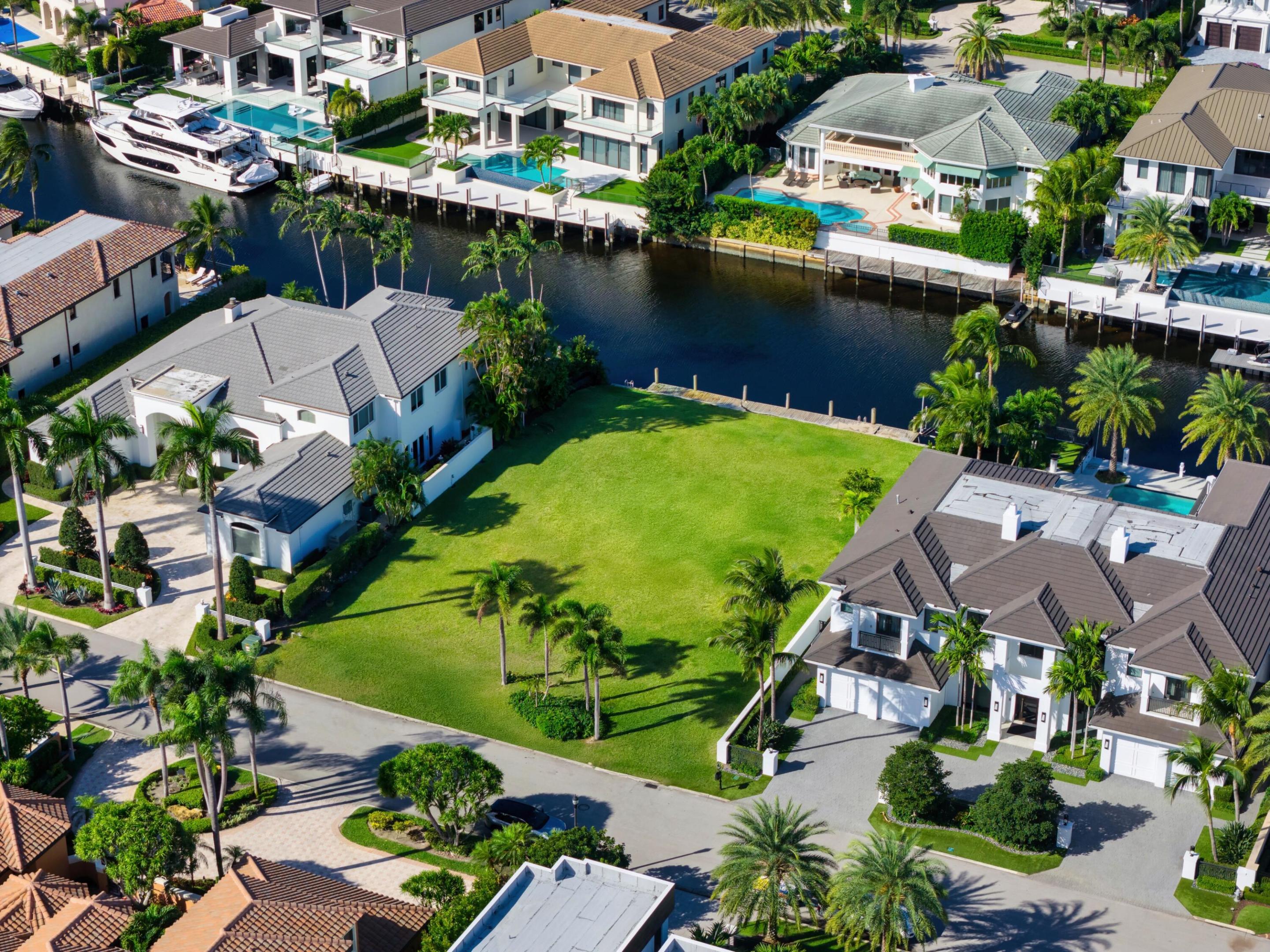 ROYAL PALM YACHT & COUNTRY CLUB - Land